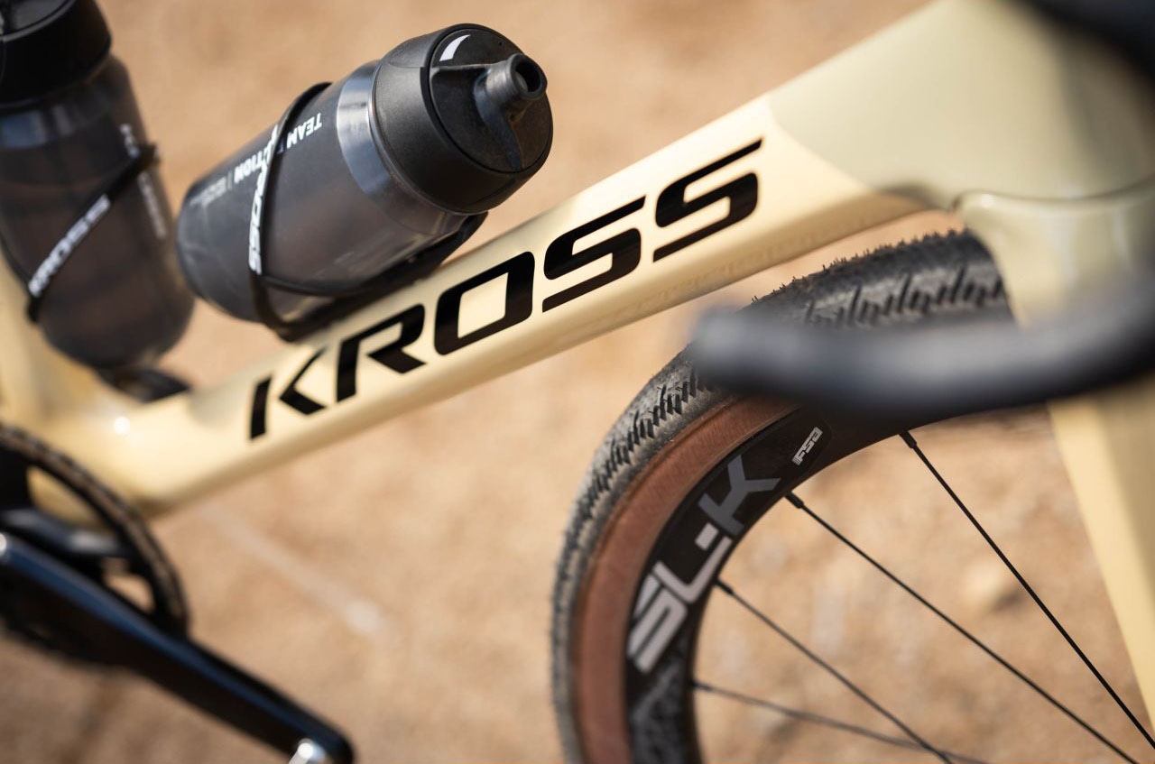 Kross Gravelbike »KROSS Gravelbike Esker RS 3.0 28" braun«, 12 Gang, SRAM, RIVAL XPLR AXS Schaltwerk, Kettenschaltung