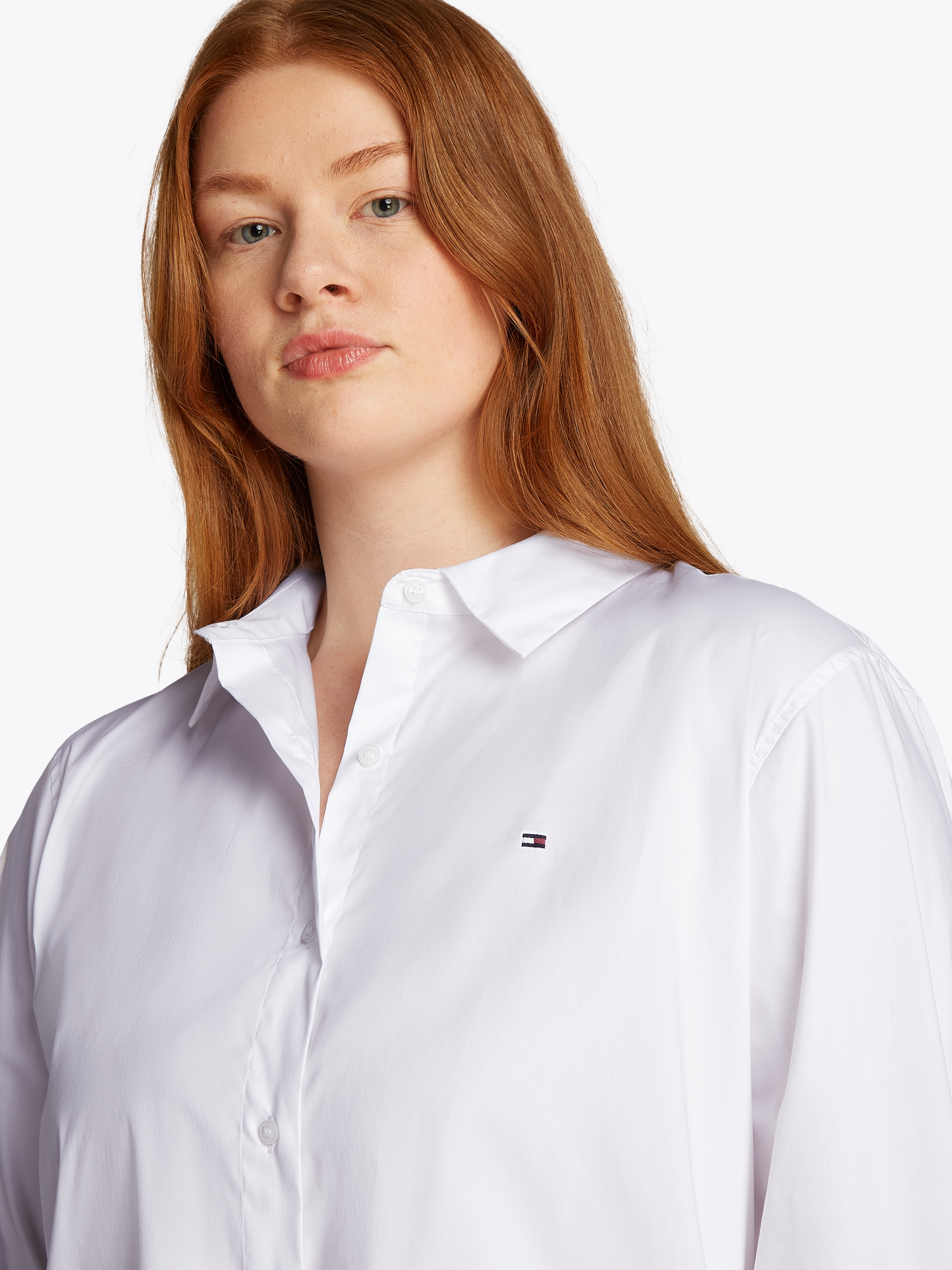 Tommy Hilfiger Curve Hemdbluse »CRV ESS POPLIN REGULAR SHIRT«, in Großen Größen, Popeline Qualität, Logostickerei