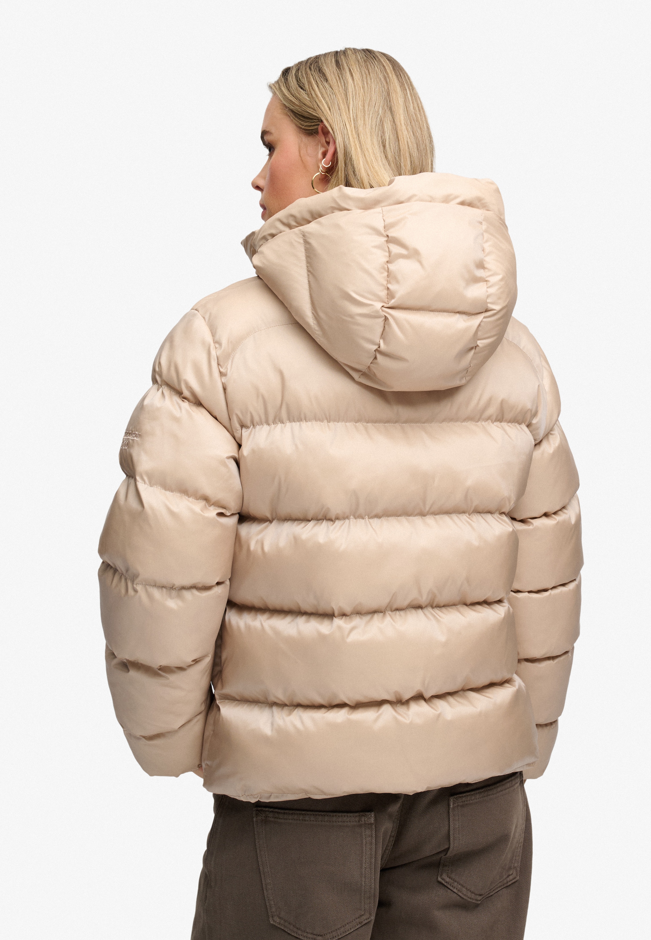 Superdry Steppjacke »HOODED SHINE PUFFER JACKET« mit Kapuze Kunstfaser, slim fit, in glänzender Optik