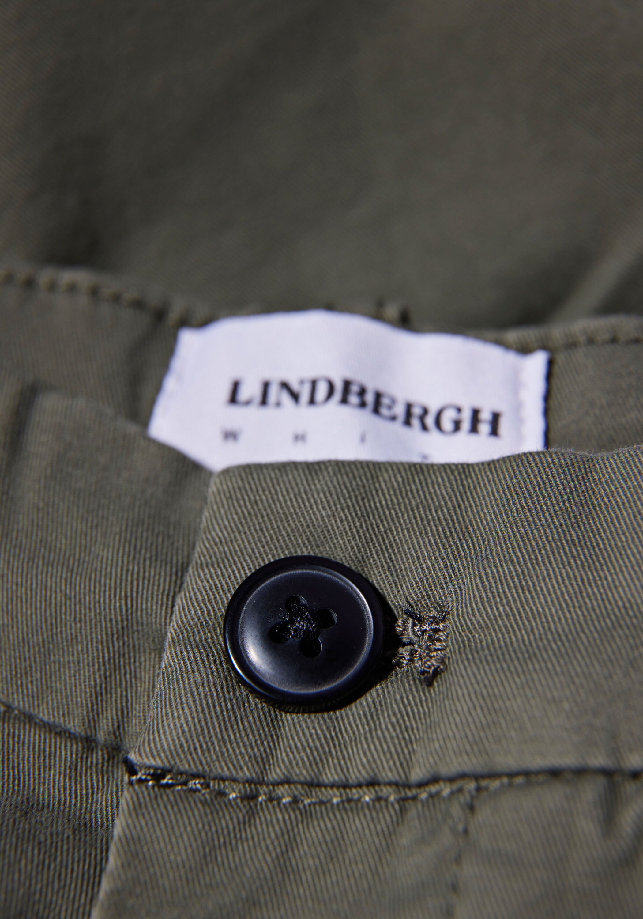Chinos LINDBERGH "Chino Slim Fit", Herren, Gr. 32, Länge 30, grün (dk army), Obermaterial: 98% Baumwolle, 2% Elasthan, unifarben, slim fit, Hosen 2