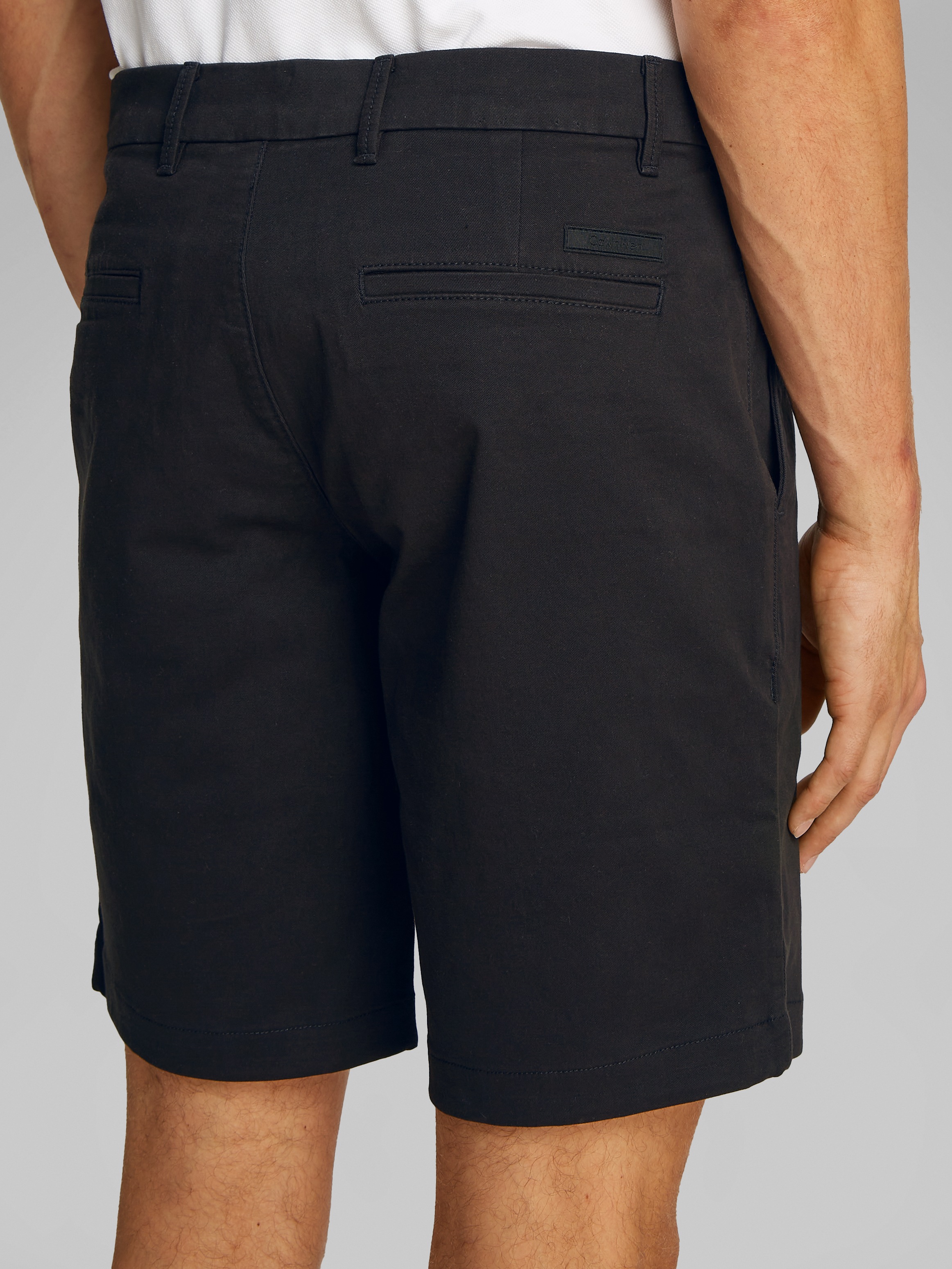 Calvin Klein Chinoshorts "MODERN TWILL SLIM CHINO SHORT", mit Logo-Patch günstig online kaufen