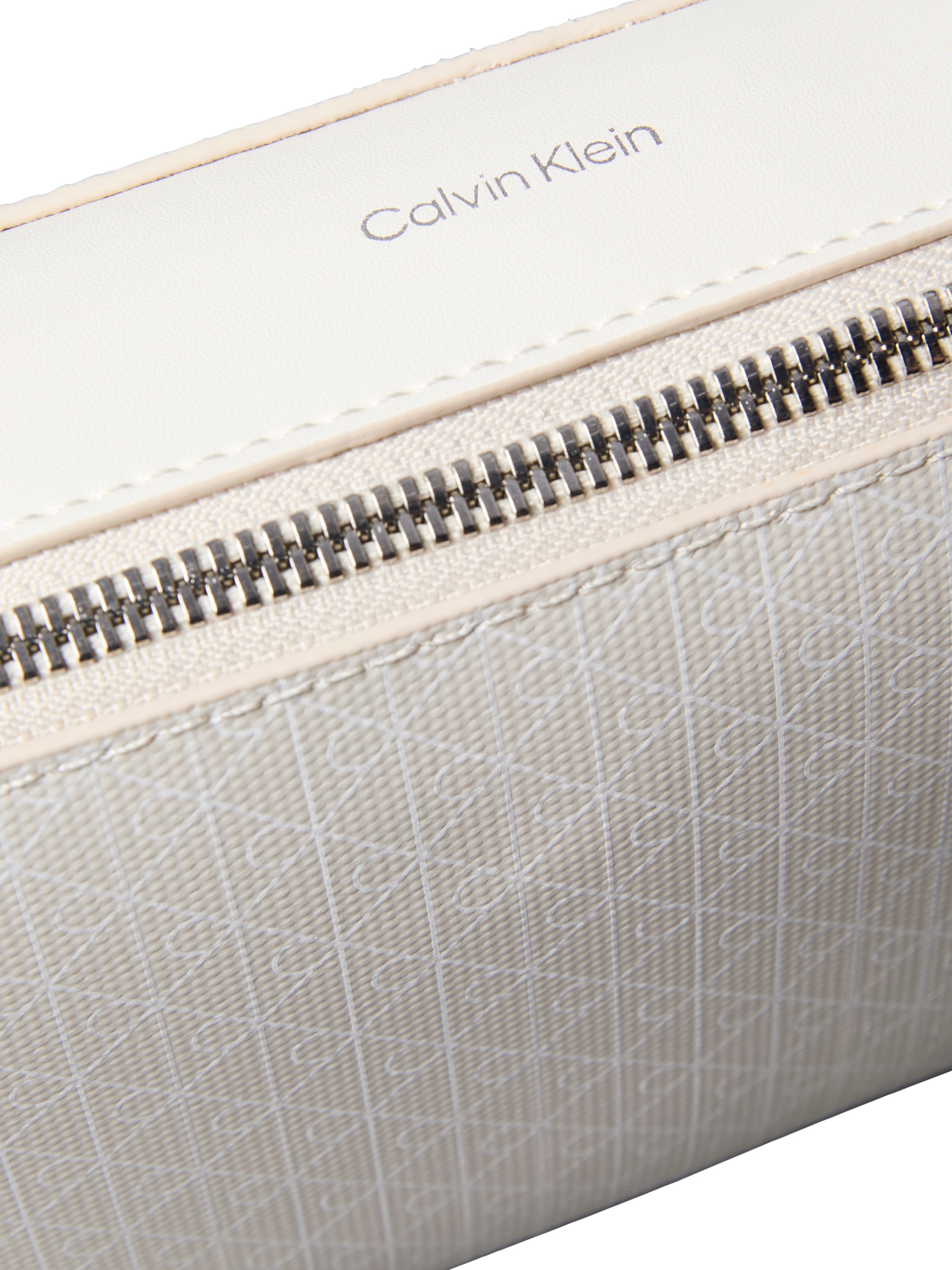 Calvin Klein Mini Bag »AOP ELONGATED CAMERA BAG« kleine Damen-Umhängetasche, Schultertasche mit Monogramm-Print