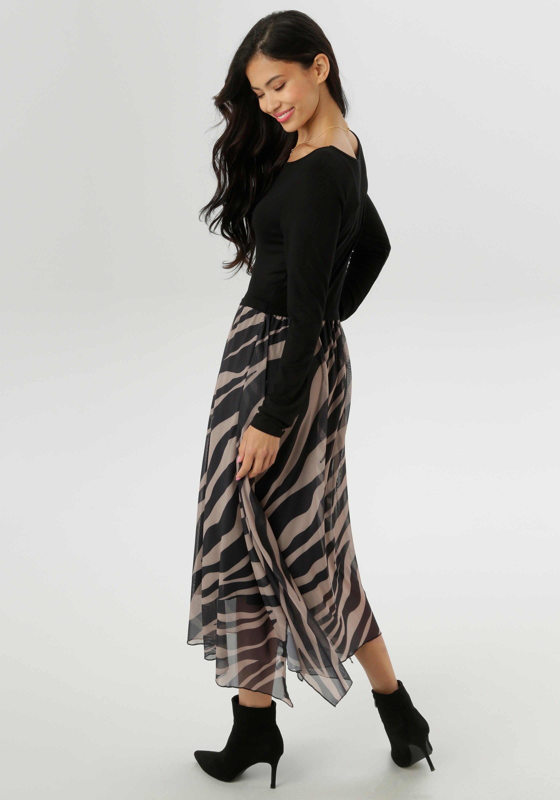 Aniston SELECTED Jerseykleid im Materialmix mit trendigen Animalprint günstig online kaufen