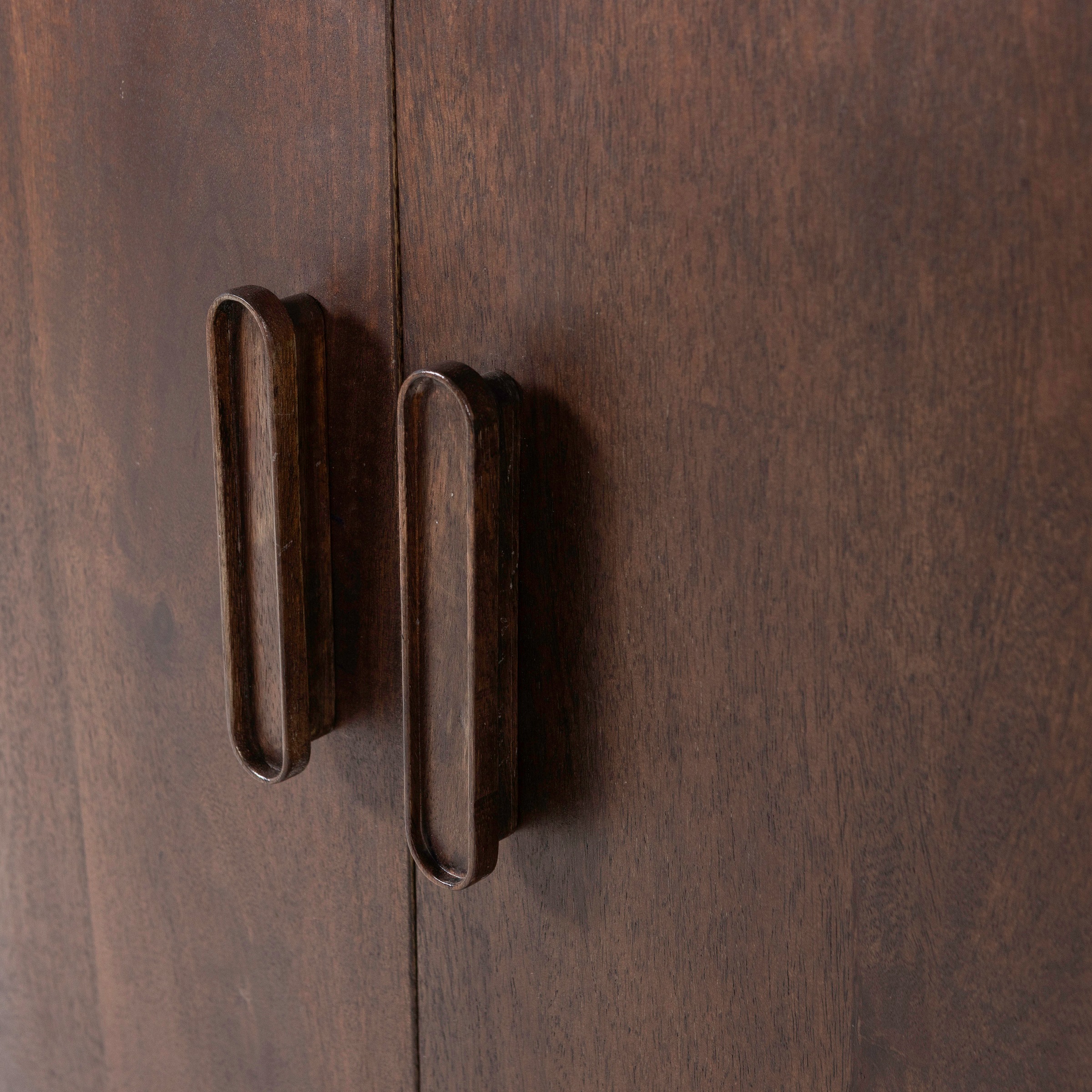 WOOOD Mehrzweckschrank »Liya Massivholz Mangoholz mit abgerundeten Ecken B 60x D 35x H 200 cm« Tragkraft 20 kg, einfach zu montieren, sichtbare Maserung