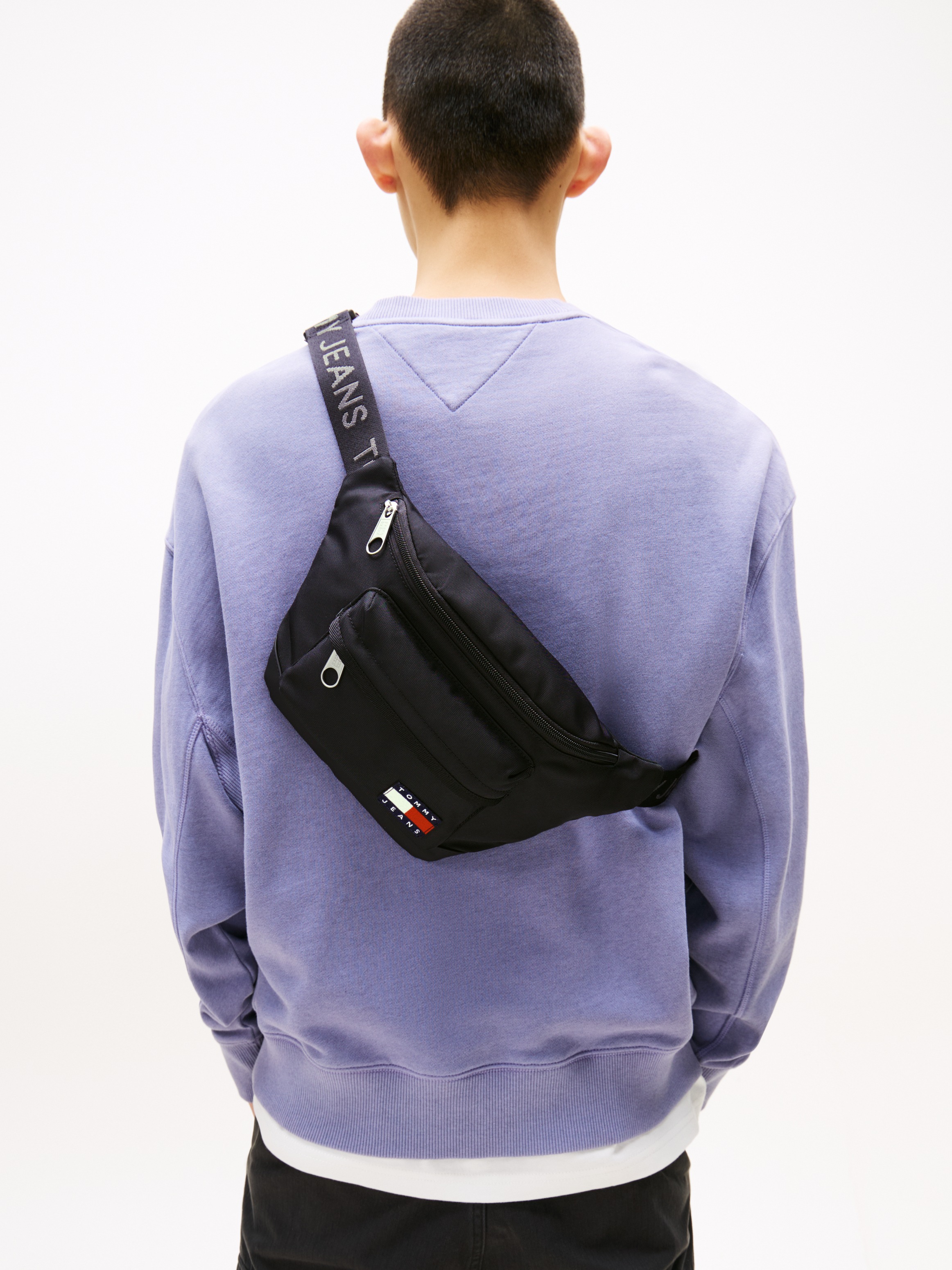 Tommy Jeans Bauchtasche »TJM ESS DAILY BUMBAG«, Me Crossbody, Minibag mit zwei Reißverschlusstaschen