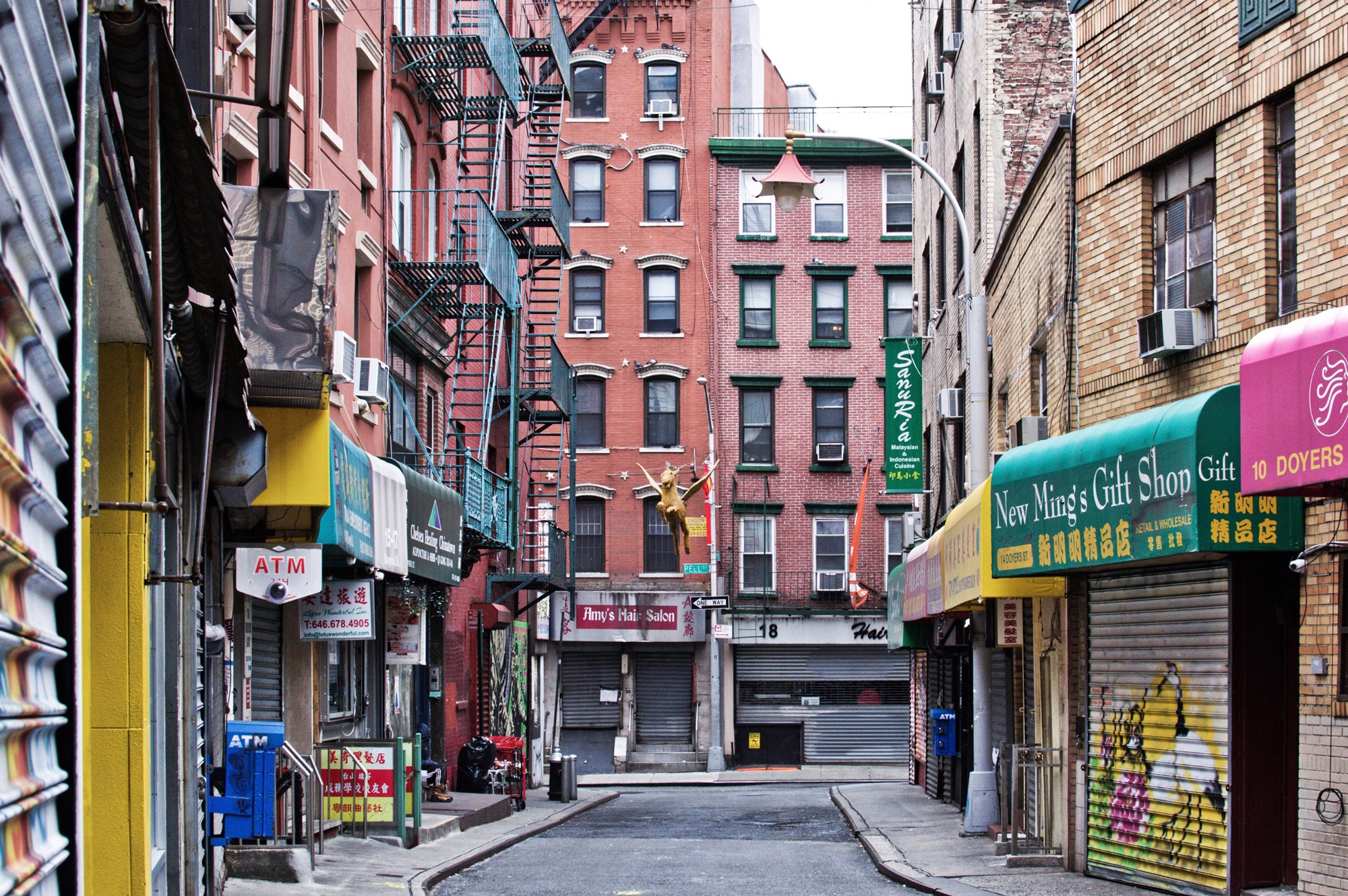 Fototapete »MANHATTAN-NEW YORK CHINATOWN GASSE ALT STADT ZIEGEL XXL«