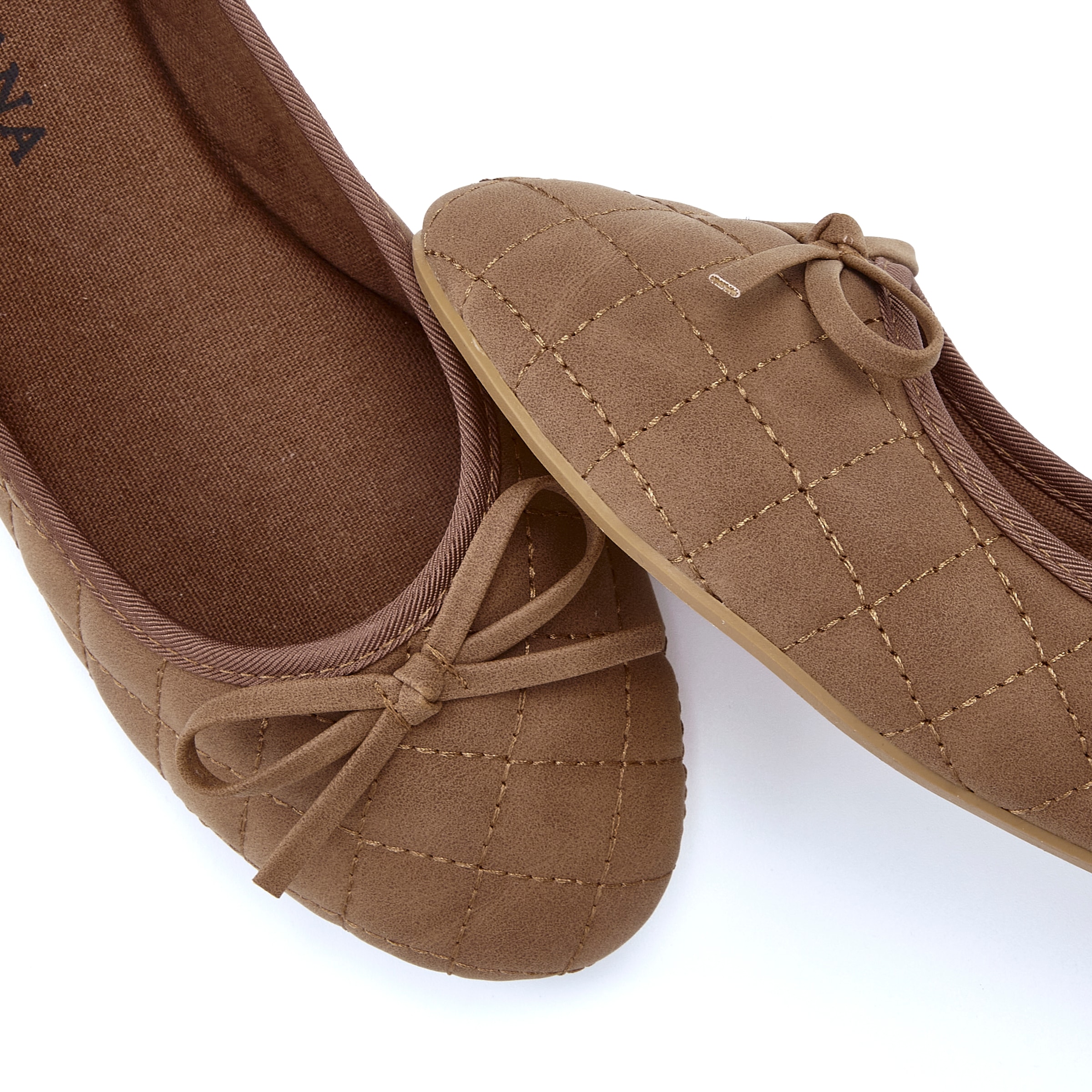 LASCANA Ballerina »Slipper, Schlüpfschuh«, mit Schleifenapplikation VEGAN