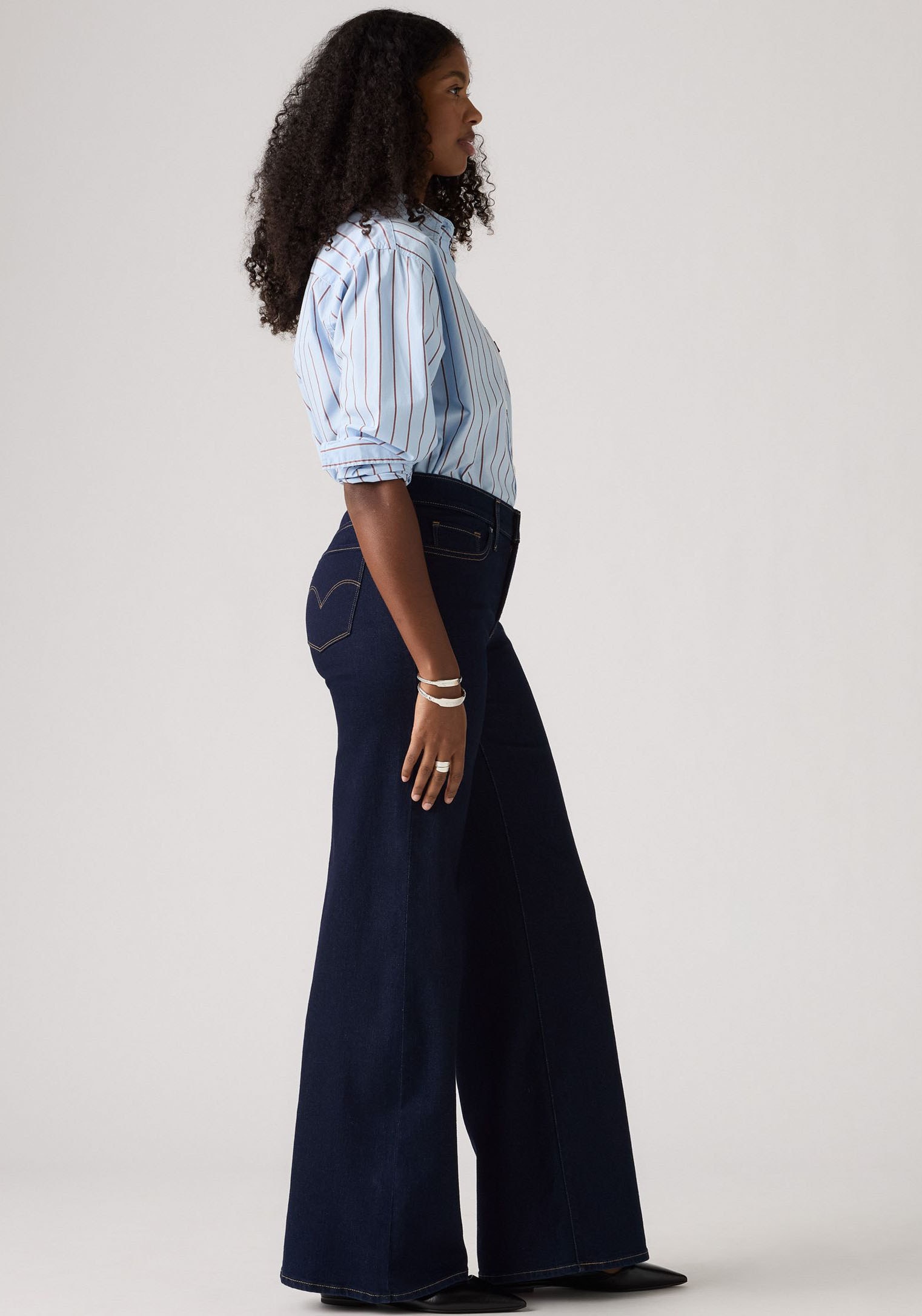 Levi's® Weite Jeans »Jeans 318 SHAPING«, im Five-Pocket Style