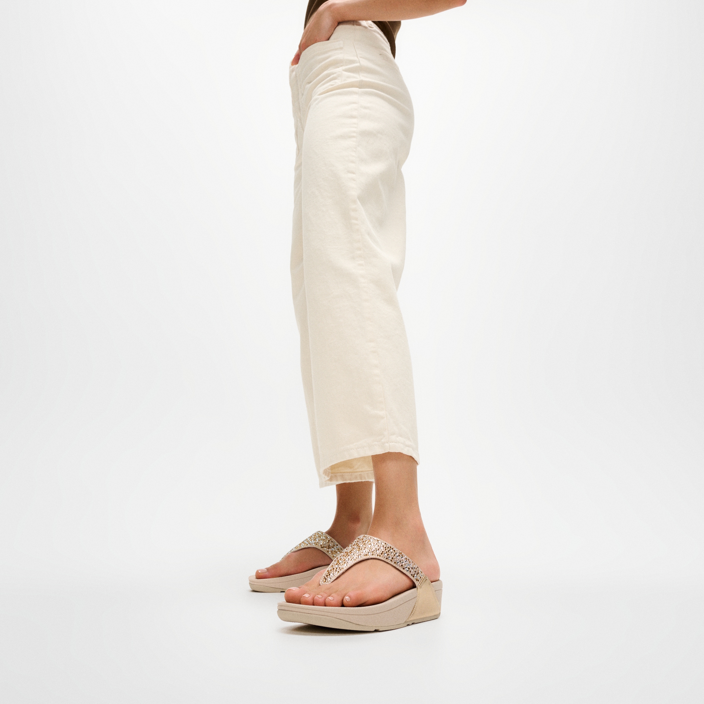 Fitflop Zehentrenner »LULU CRYSTAL-MIX METALLIC TOE-POST SANDALS«  Keilabsatz, Plateauschuh, Dianette mit mehrfarbigen Strasssteinchen