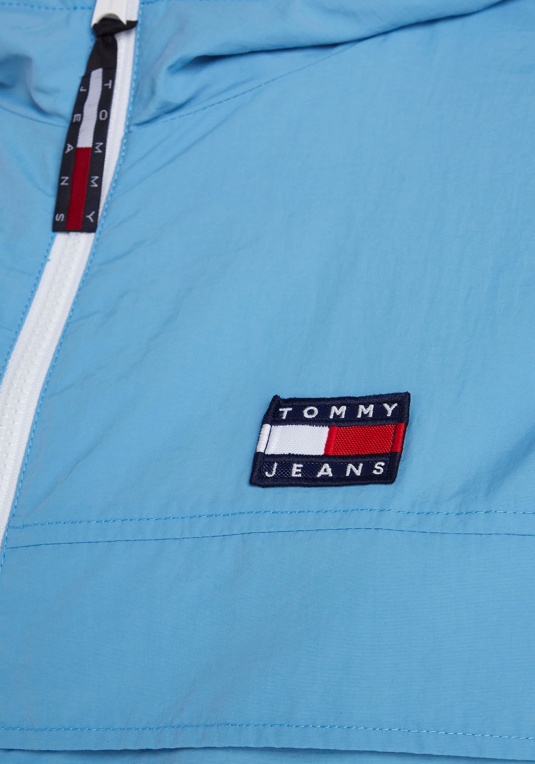Tommy Jeans Curve Windbreaker »TJW CRV CHICAGO WINDBREAKER«, mit Kapuze, mit Tommy Jeans Logo-Bestickung
