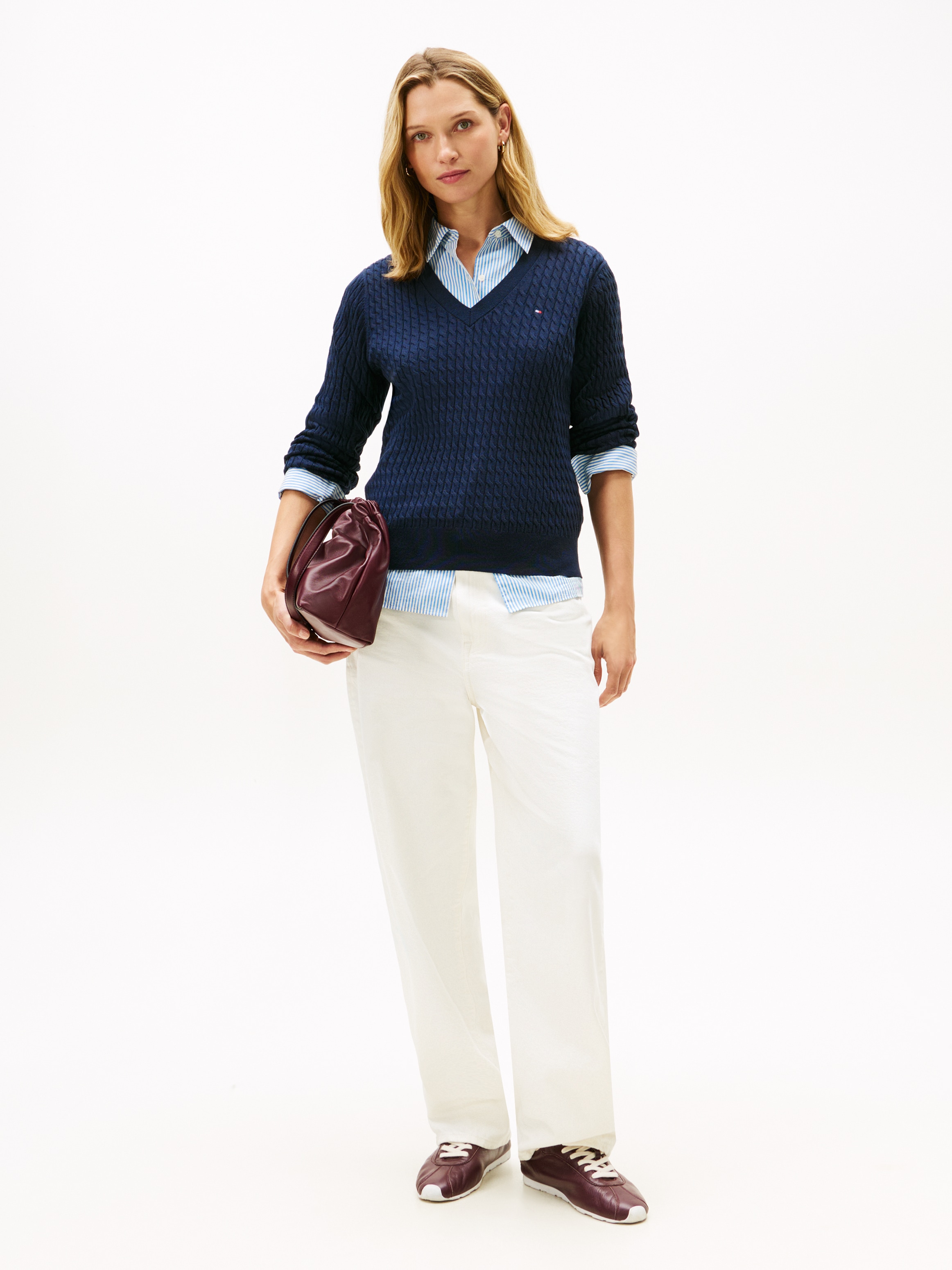 Tommy Hilfiger V-Ausschnitt-Pullover »CO CABLE V-NK LS SWT«, mit Zopfmuster, Logostickerei