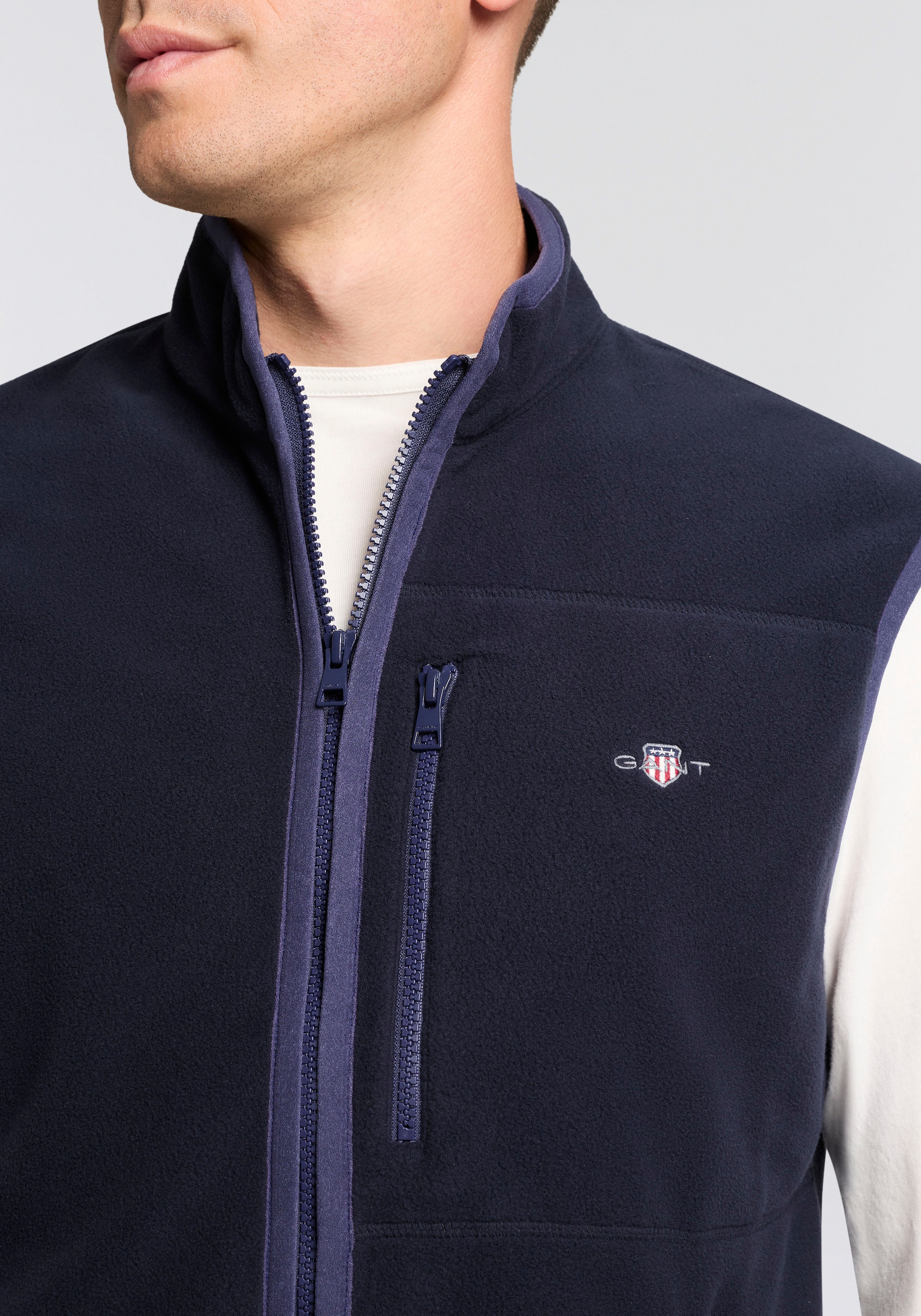 Gant Fleeceweste Stehkragen, Brusttasche mit Logo-Stickerei