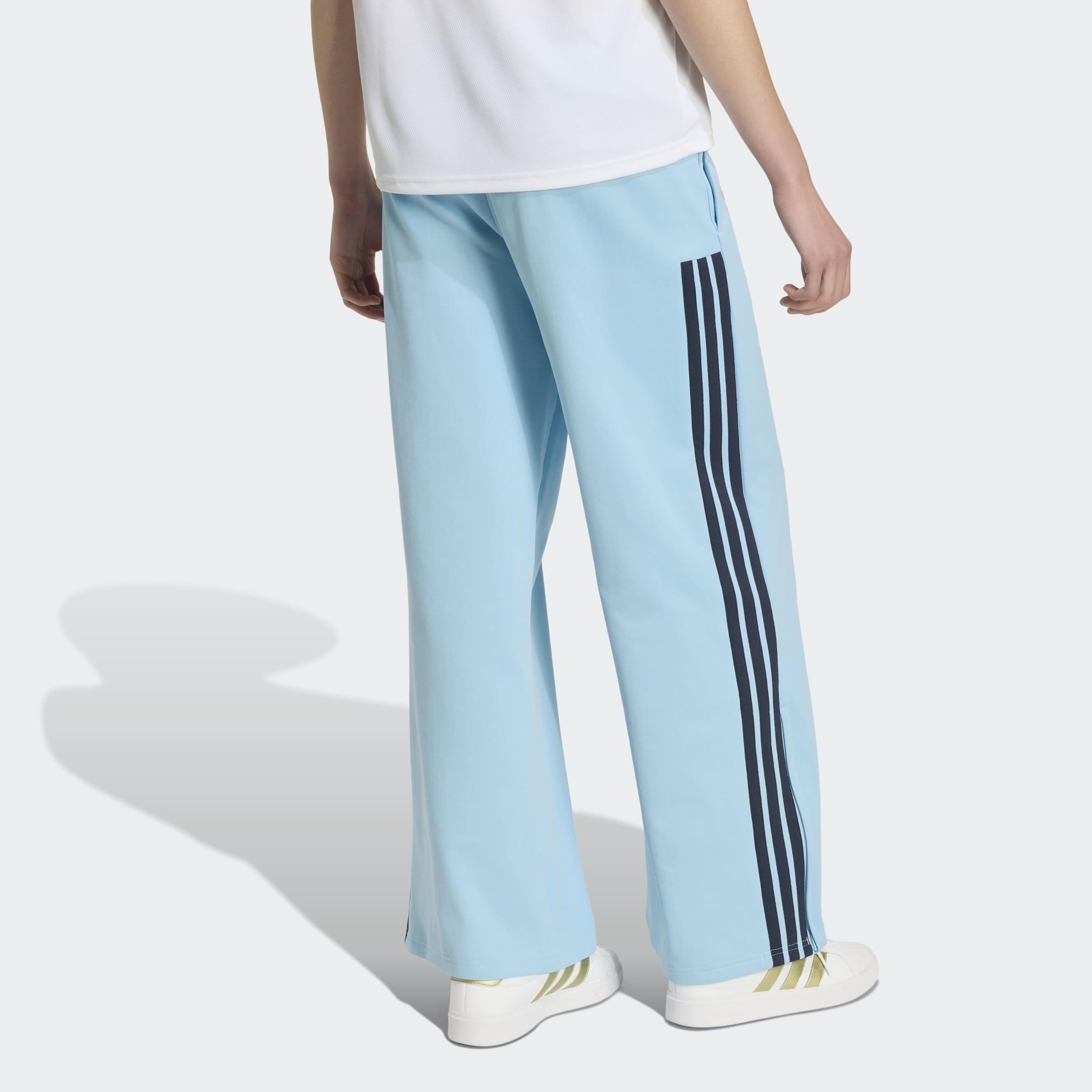 adidas Sportswear Sporthose »HOUSE OF TIRO, WEITES BEIN«  sportlicher Stil, für Training und Freizeit, mit Kordelverschluss