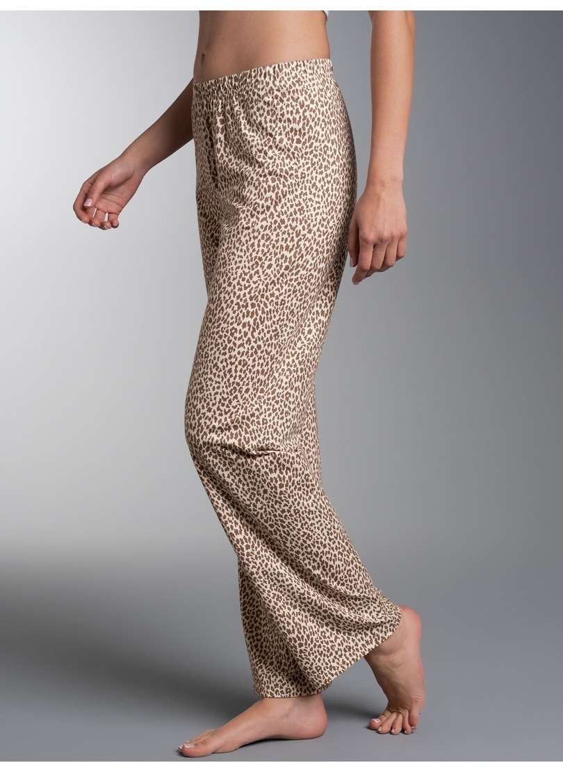 Trigema Jerseyhose »TRIGEMA Pyjama Hose mit weitem Bein und Leo Allovermuster«