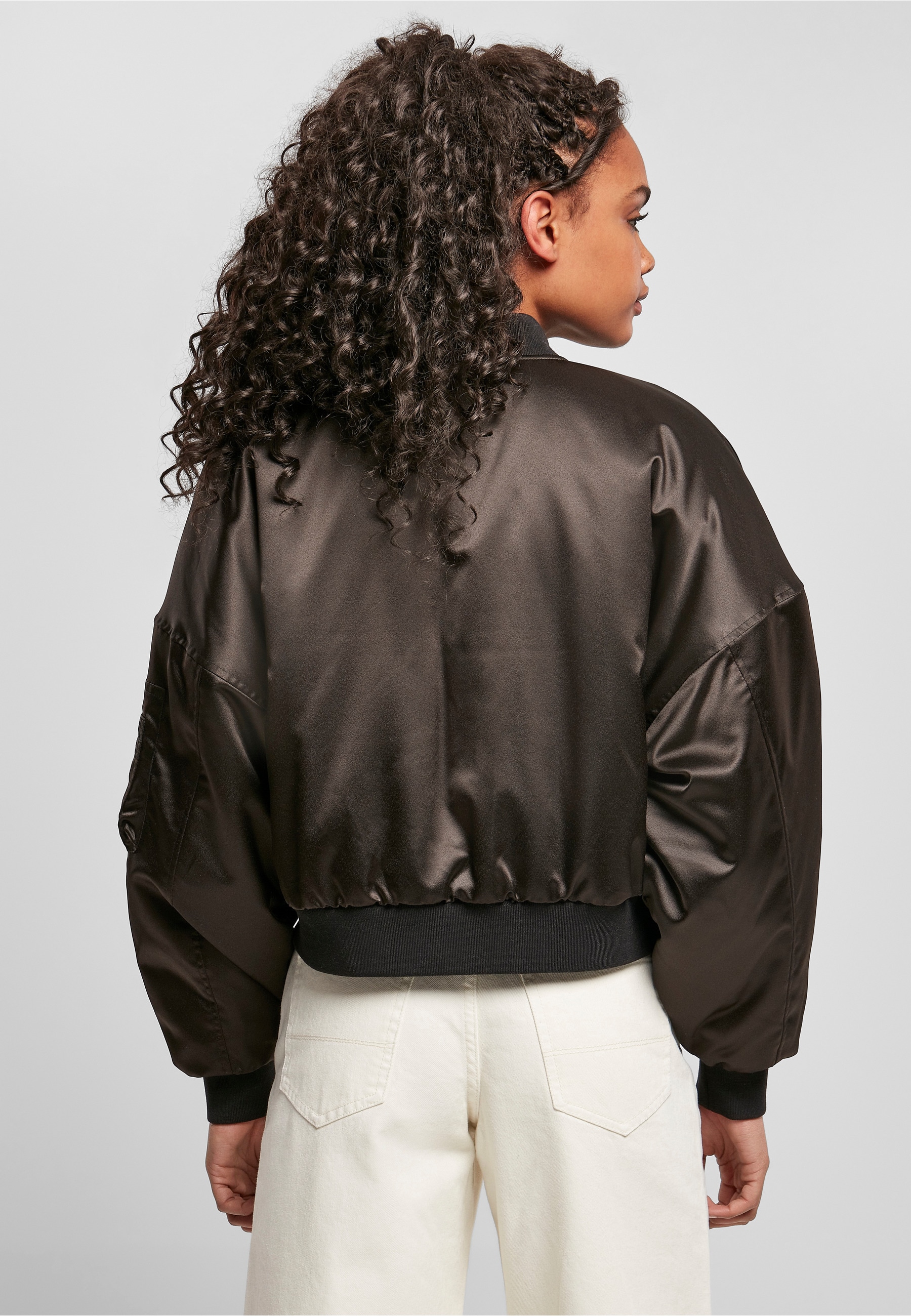 URBAN CLASSICS Bomberjacke »Urban Classics Damen Ladies Short Oversized Satin Bomber Jacket« 1 Stk. tlg. ohne Kapuze