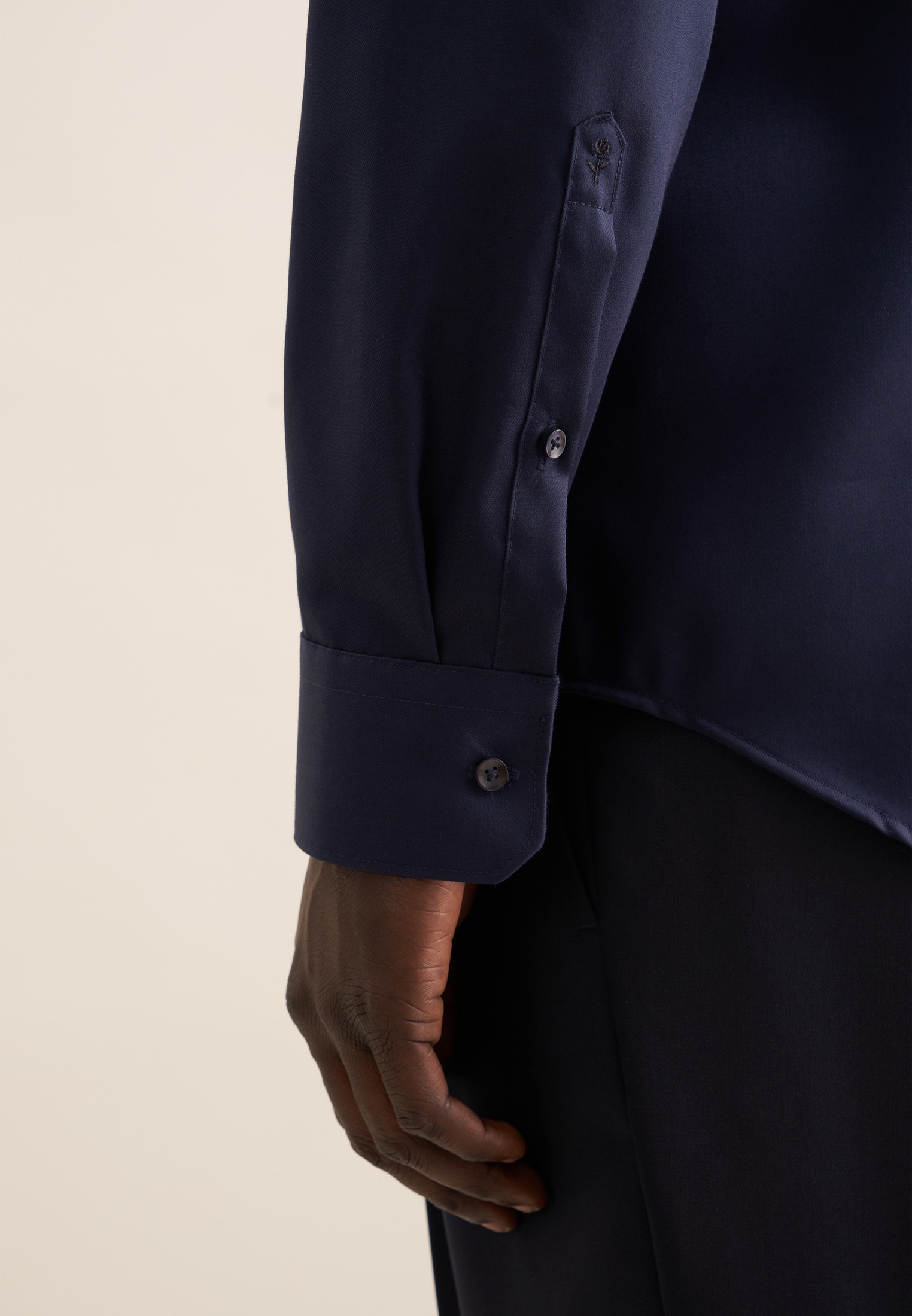 Businesshemd SEIDENSTICKER "Schwarze Rose", Herren, Gr. M (39), normale Ärmellängen, blau (dunkelblau), 100% Baumwolle, unifarben, tailored fit, 2-Knopf-Manschette, Hemden, Shaped 1/1 Kentkragen Uni 3