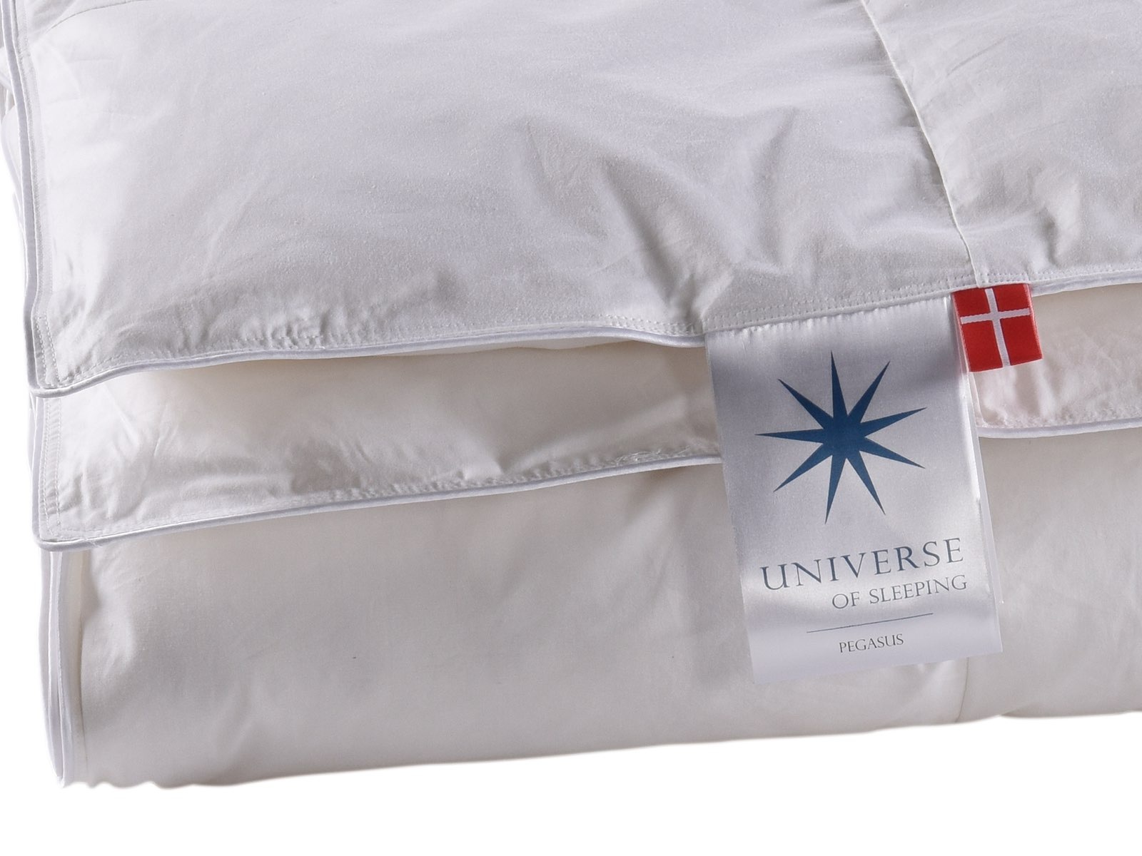 Universe of sleeping Kunstfaserbettdecke »Pegasus, pflegeleicht, Allergikergeeignet, 3 Wärmekl., Made in Denmark«, normal, Füllung Mischung aus 50% Polyesterfasern & 50% Europäische Feder-Daunenfüllung, (1 St.)