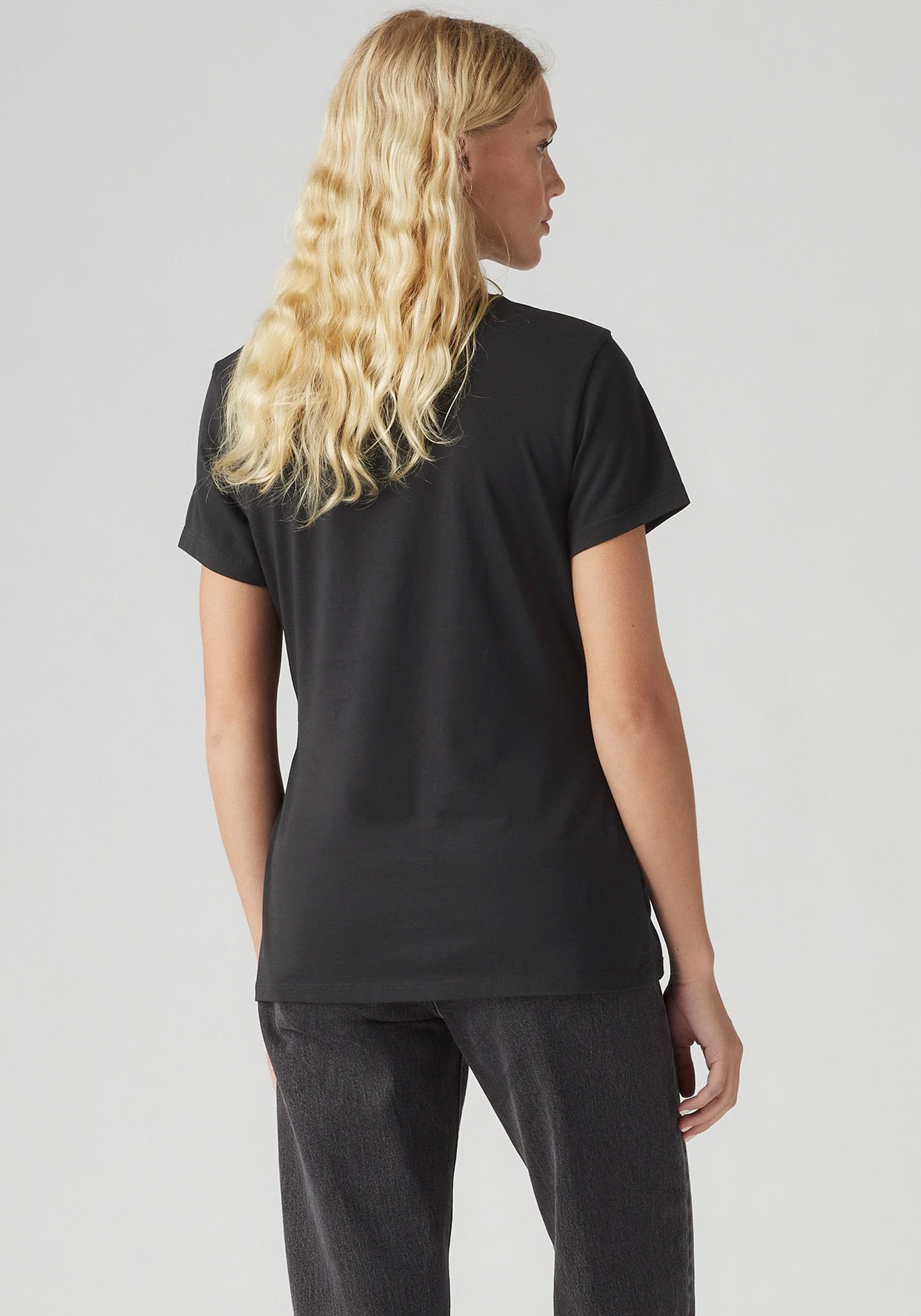 Levi's® T-Shirt »THE PERFECT TEE«, mit floralem Batwing-Logoprint