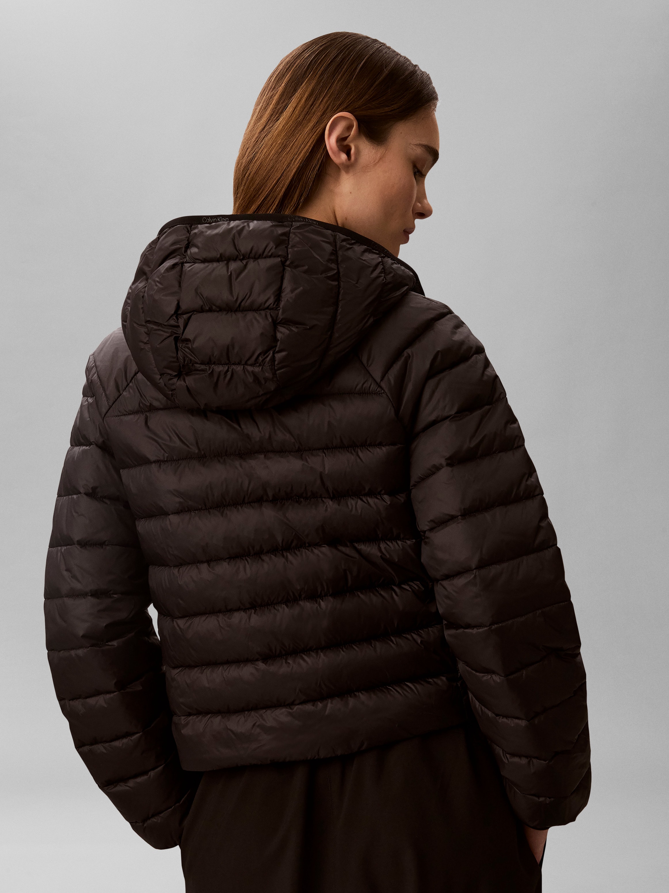 Calvin Klein Jeans Steppjacke »ULW SHORT CK PACKABLE PUFFER JAC« mit Kapuze in kurzer Passform