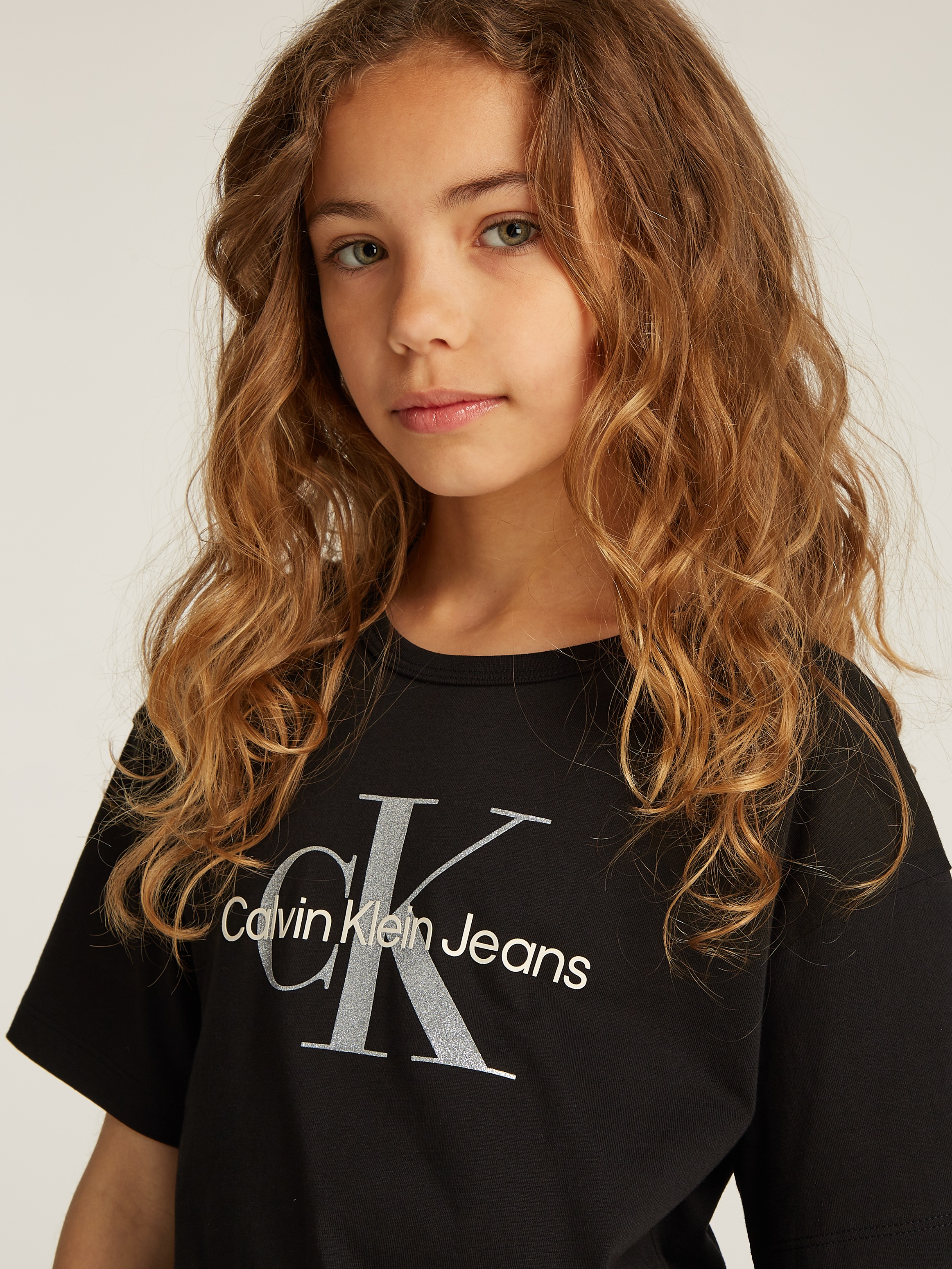 Thumbnail - Calvin Klein Jeans Rundhalsshirt "MONOLOGO GLITTER SS T-SHIRT" für Kinder bis 16 Jahre mit Logoschriftzug
