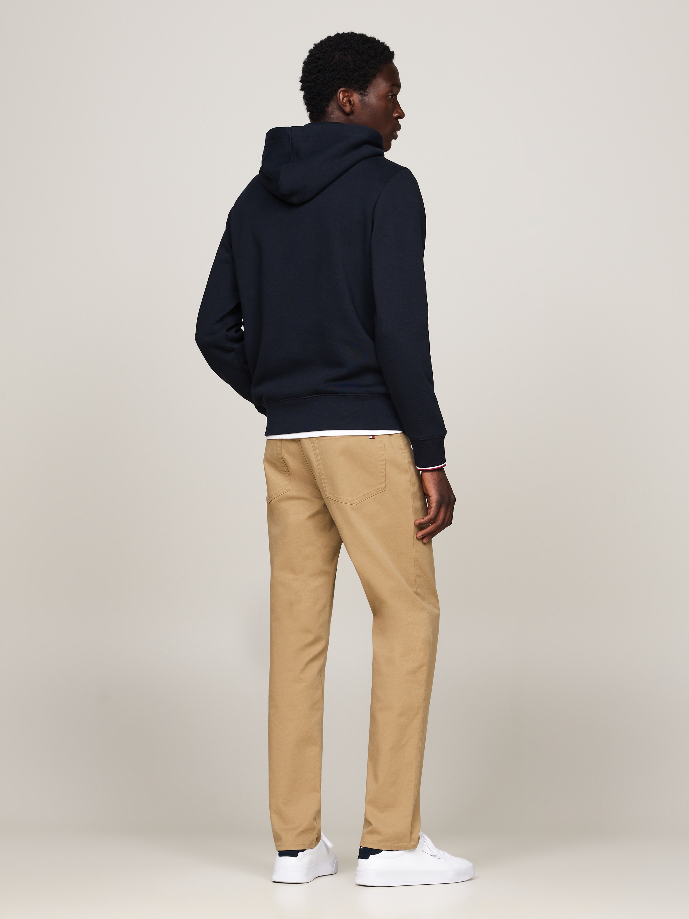 Tommy Hilfiger Hoodie »TOMMY LOGO TIPPED HOODY«, Tommy-Tape innen am Ausschnitt, Flag-Stickerei am Ärmel