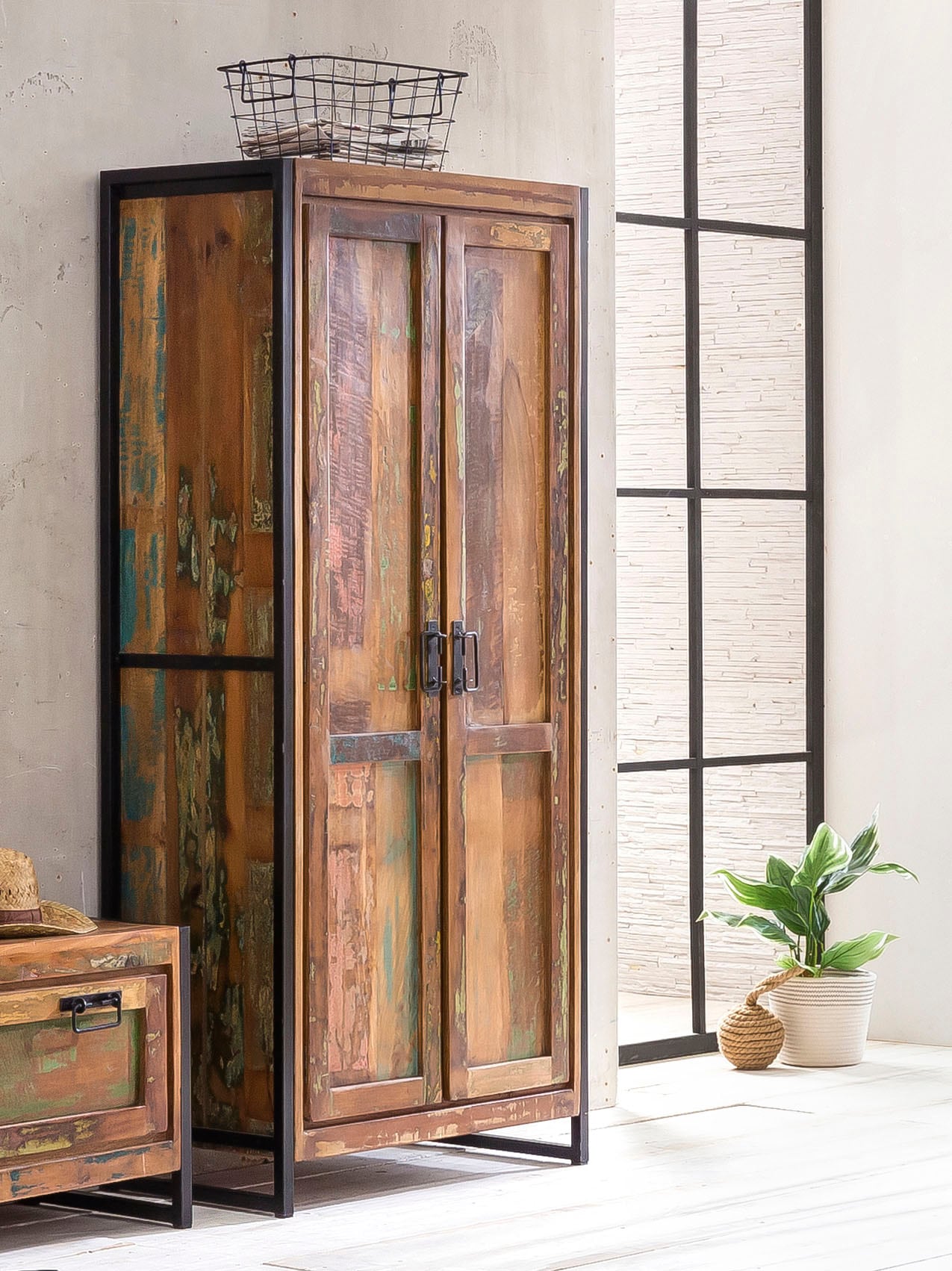 SIT Garderobenschrank "Favignana aus recyceltem Altholz – 2 Türen – Vintage Look" Komplett bewusst auf alt getrimmt mit authentischen Gebrauchsspuren