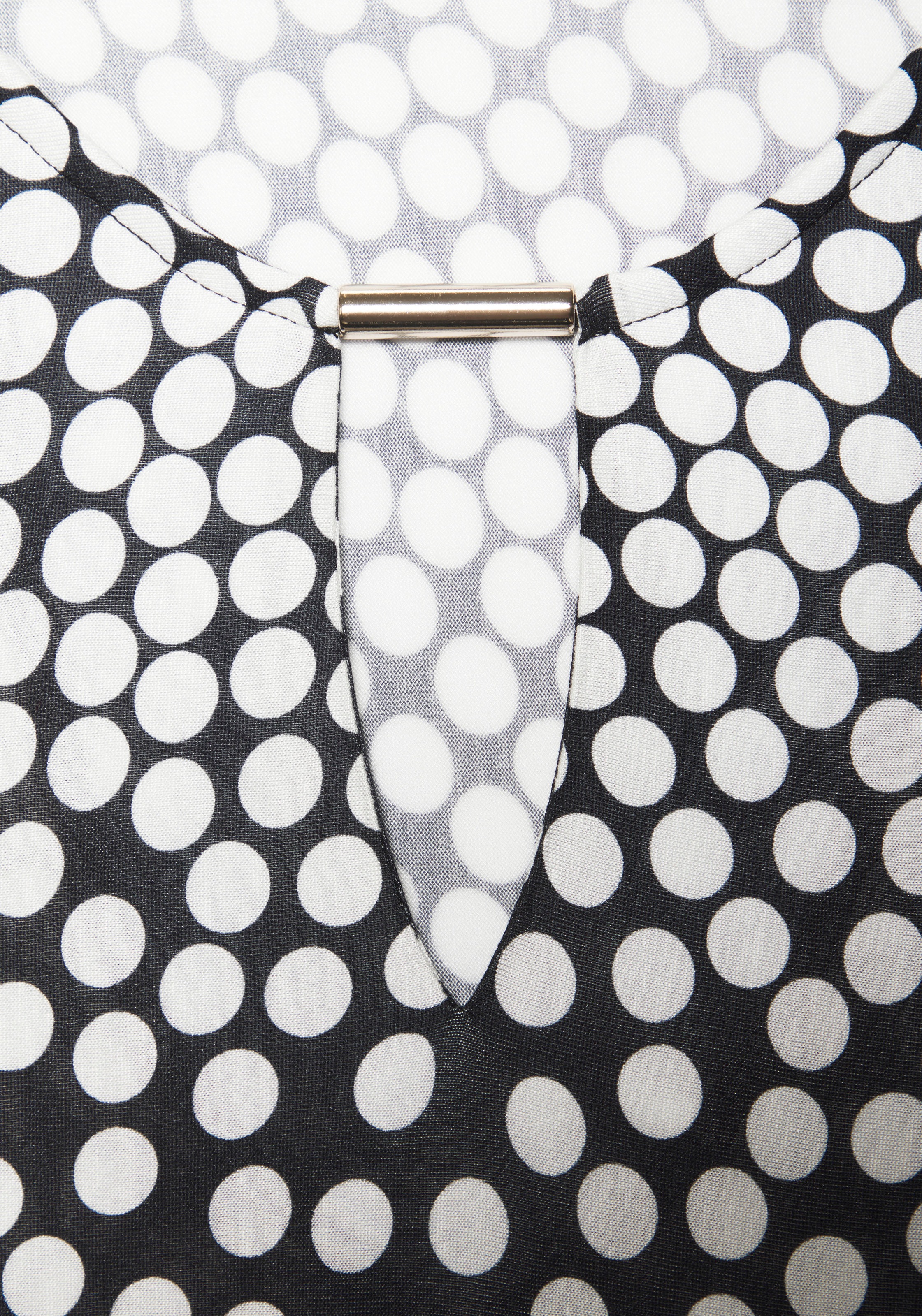 LASCANA Langarmshirt, mit kleinem Ausschnitt, Jerseyshirt, Dot-Print