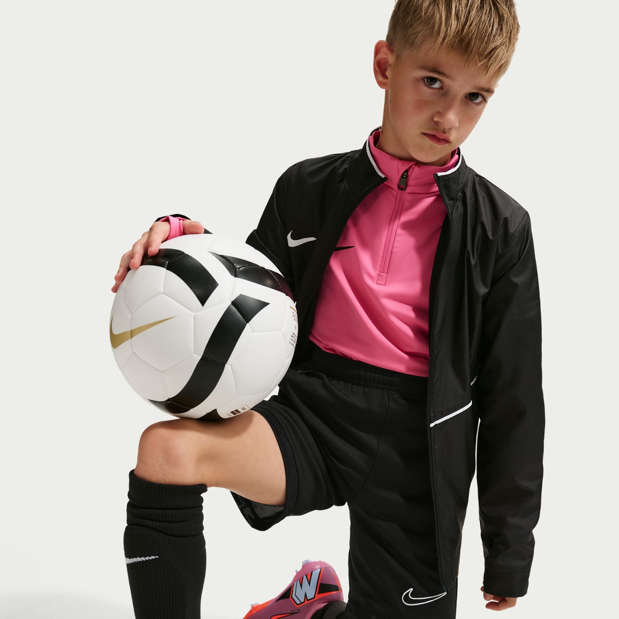 Nike Trainingsshorts »Nike Academy Big Kids' Dri-FIT 7" Soccer Shorts«  aus leichtem Material, mit Mesh-Einsätzen