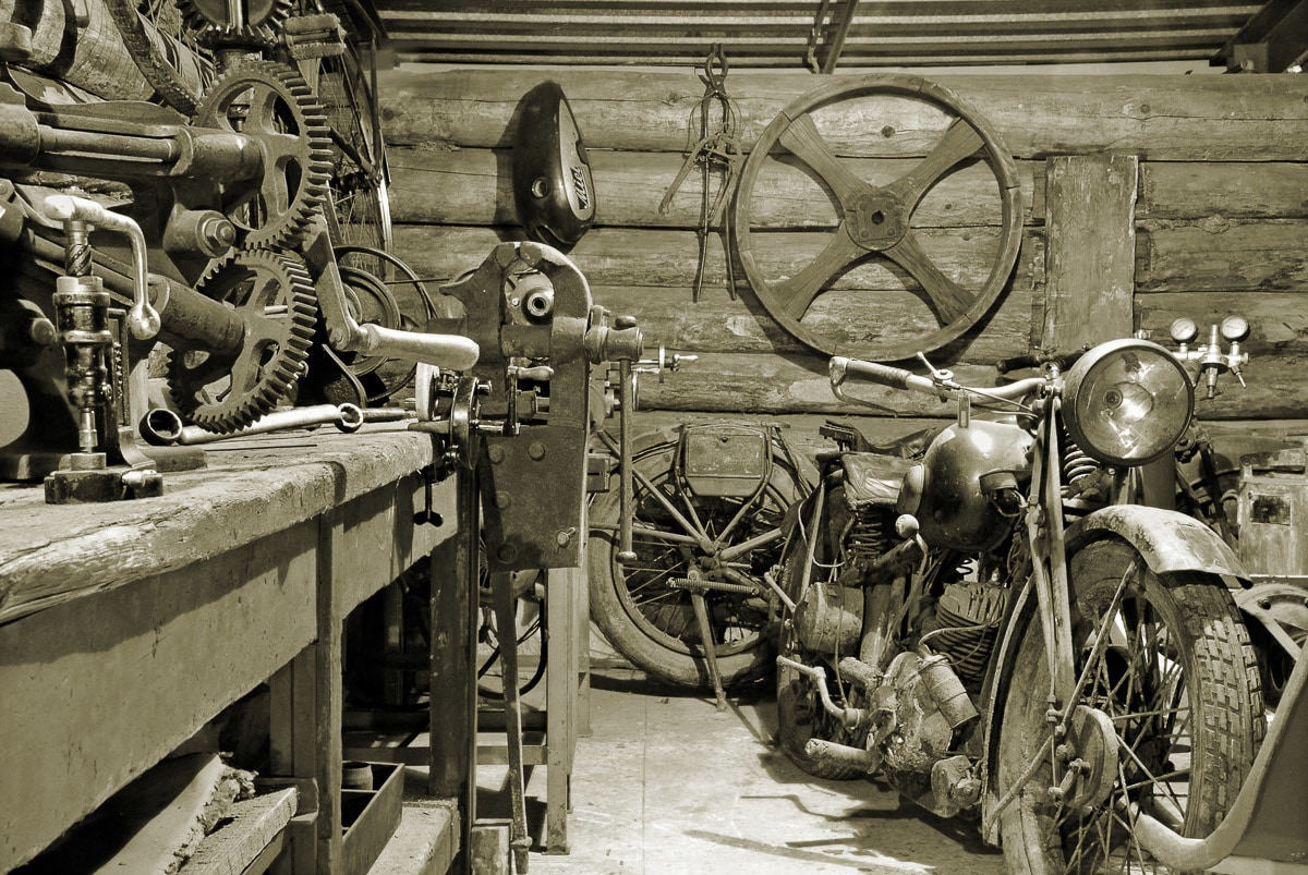 Papermoon Fototapete "Motorradgarage" günstig online kaufen