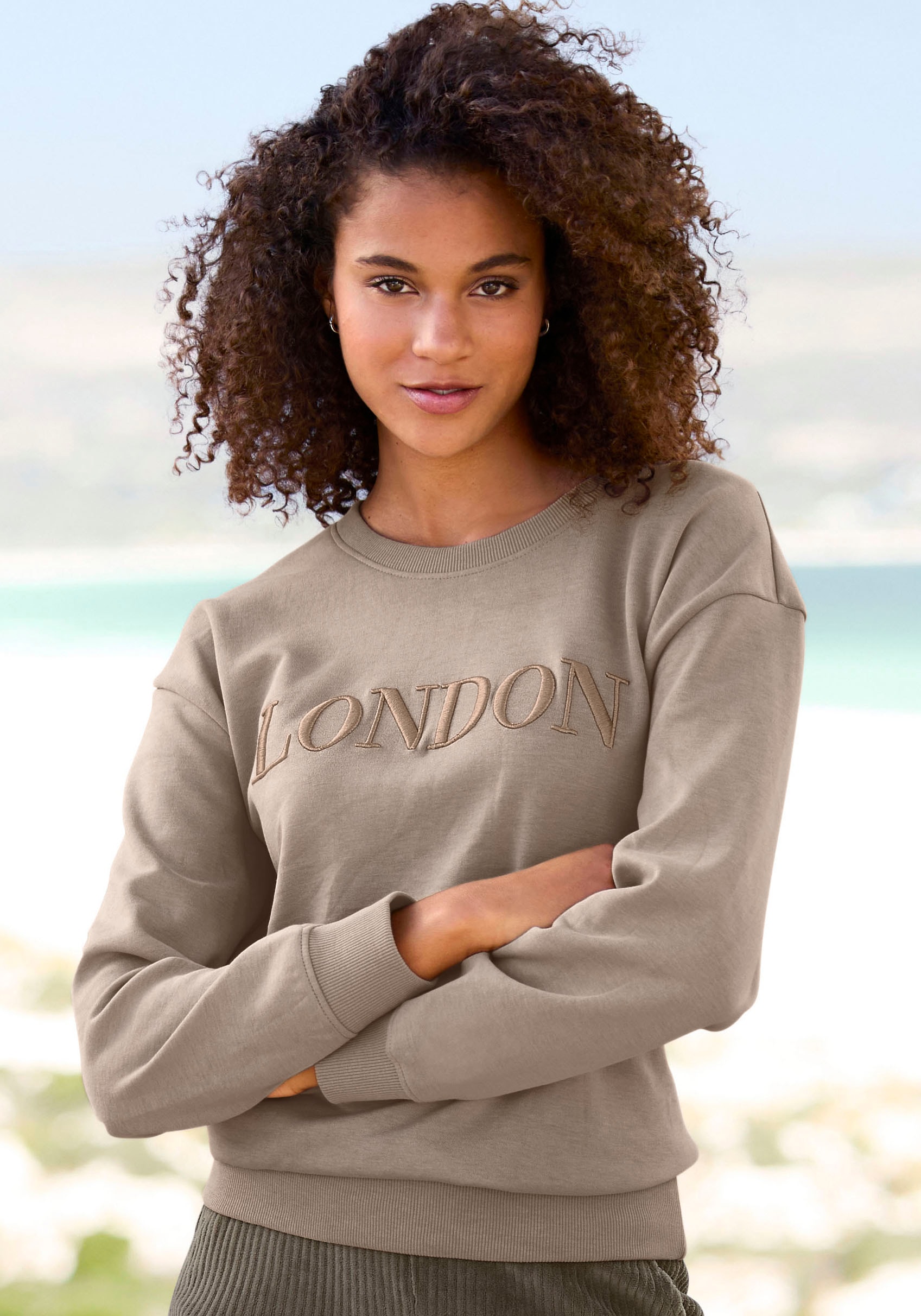 Bench. Loungewear Sweatshirt, mit London Stickerei, Loungewear