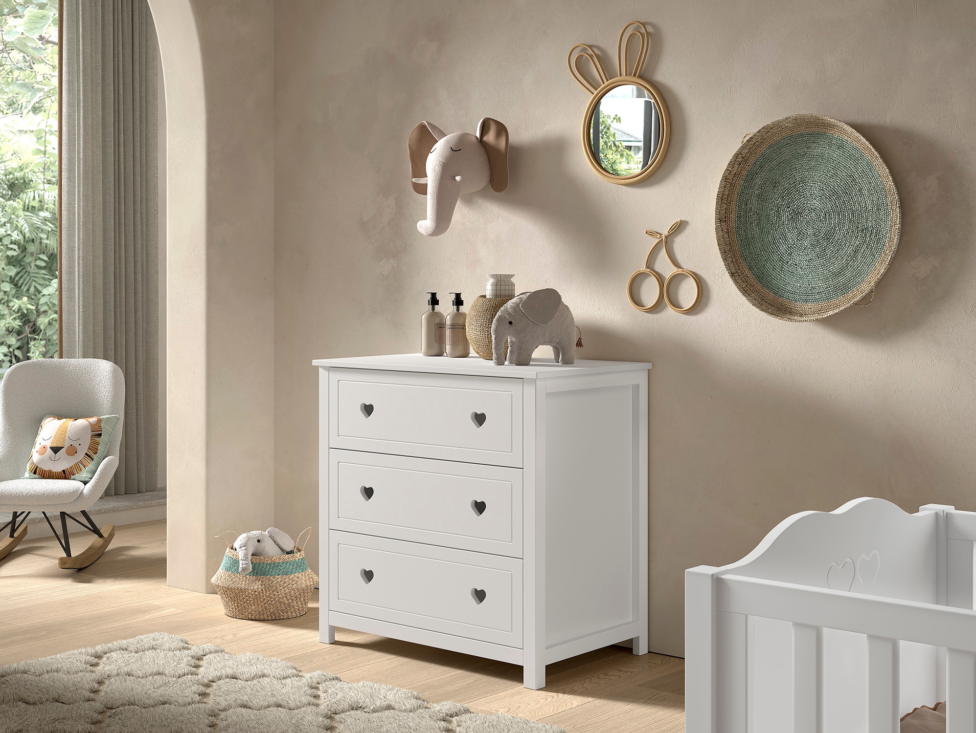 Vipack Kommode »Amori, 3 geräumige Schubladen mit Soft-Close«, (B/H/T ca. 90x89x76cm, Fronten mit verspieltem Herz-Ornament), bieten viel Stauraum, weiß lackiert