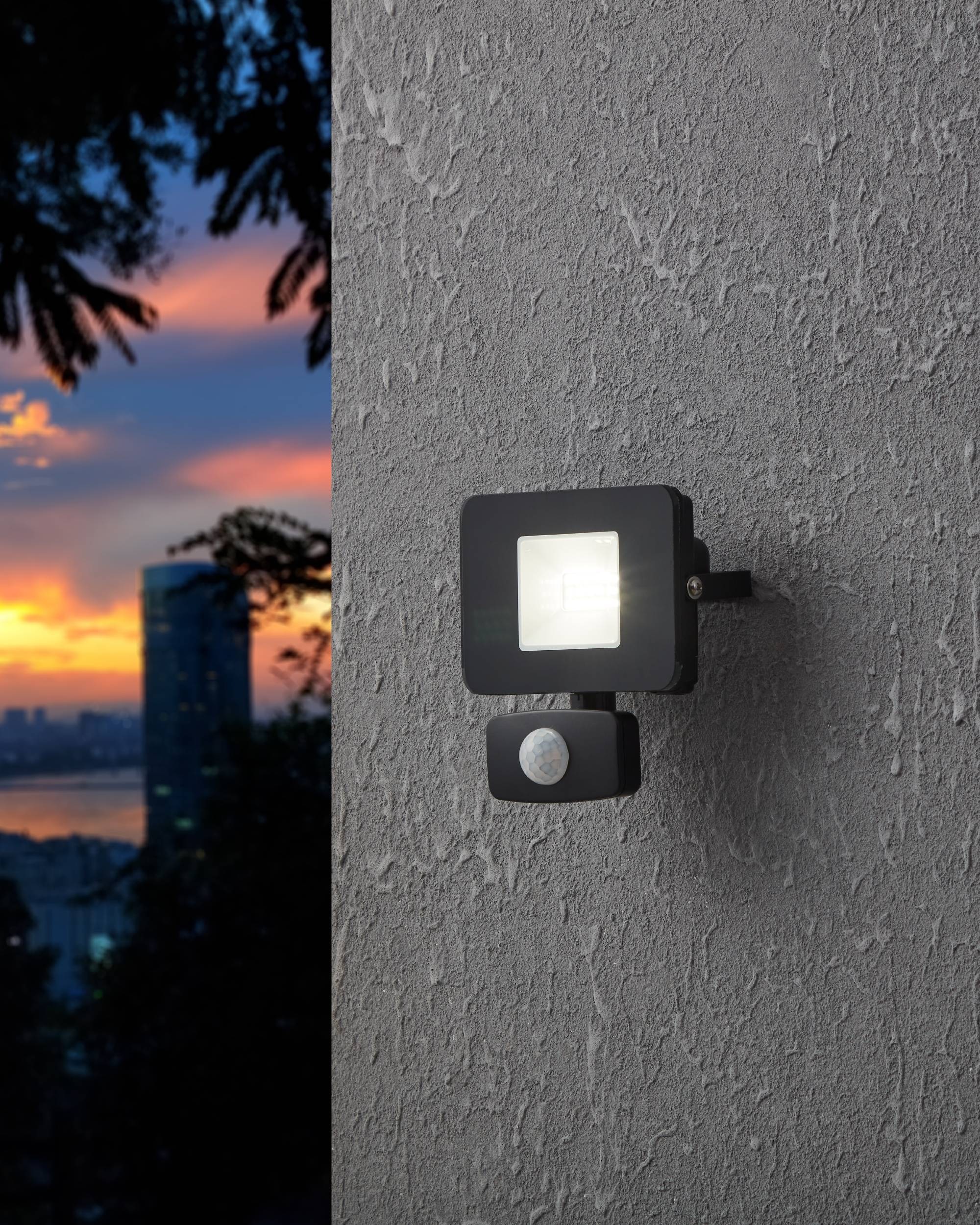 EGLO Wandleuchte »Faedo 3, Außen-Strahler, Außenleuchte, Wandstrahler, IP44, Lampe« LED-Modul 1 Stk. Kaltweiß Wand-/Deckenleuchte - L11 x H13,5 x AL5 cm - schwarz - 10W inkl.