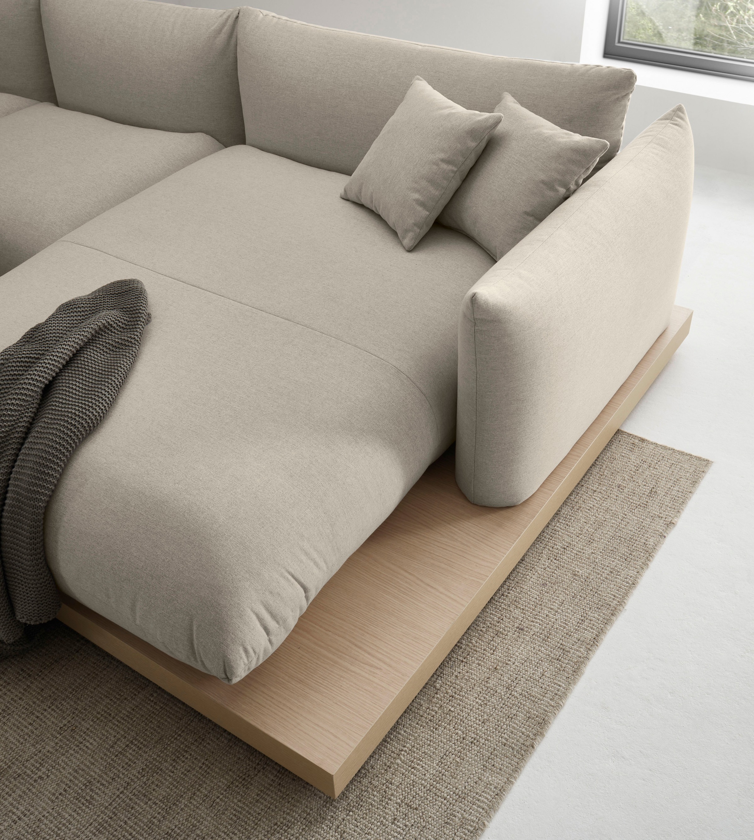 OTTO home Ecksofa »Kalix, Polsterecke mit kräftigem Holz-Plateau, moderne Couch in L-Form«, wahlweise Recamiere links o. rechts, Strukturstoff, hoher Sitzkomfort