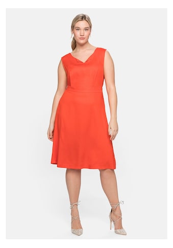 Sheego Sommerkleid »sheego Kleid«, mit V-Schlitz, Teilungsnähten und Taillenband kaufen