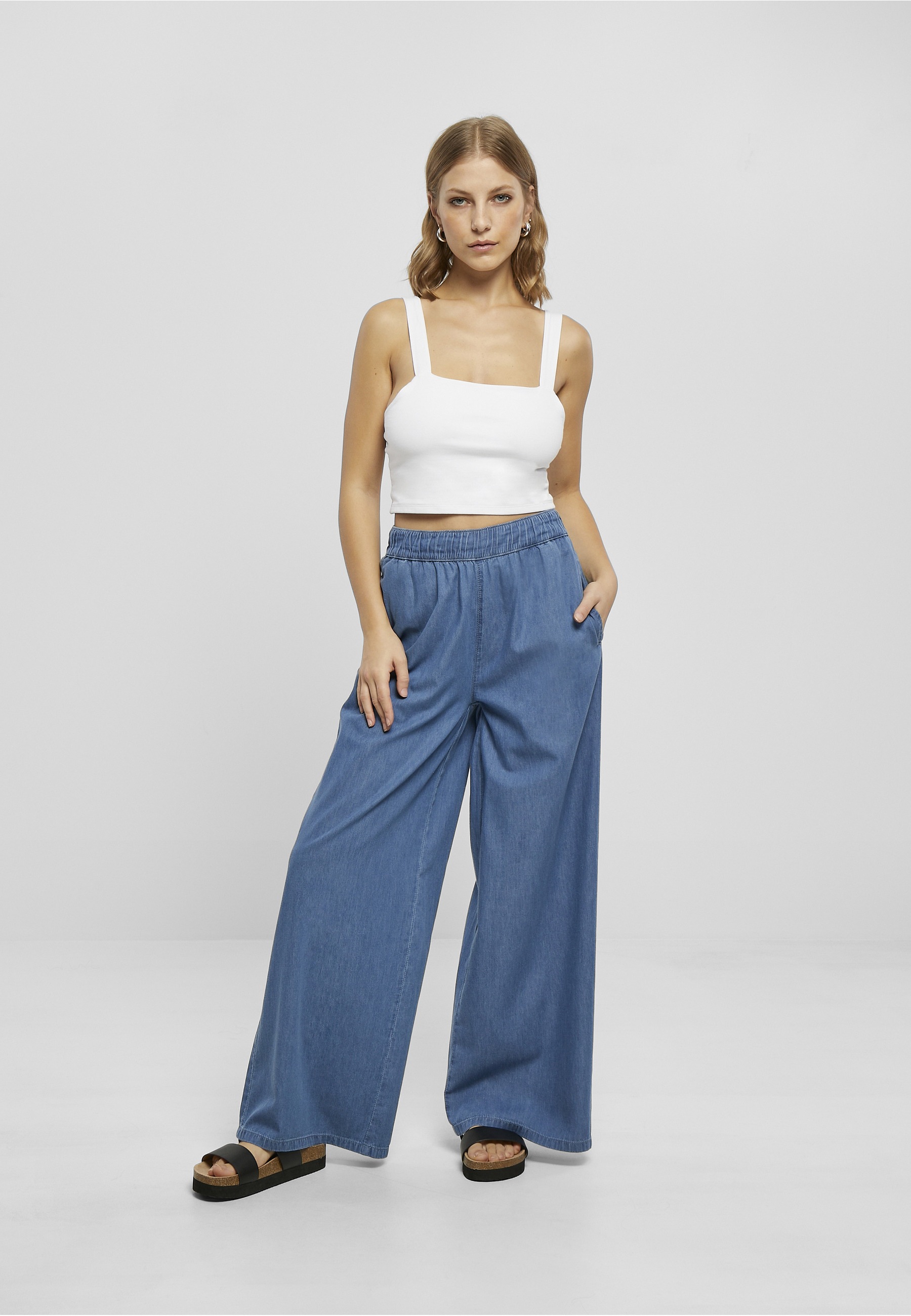 URBAN CLASSICS Bequeme Jeans »Urban Classics Damen Ladies Light Denim Wide Leg Pants« 1 Stk.