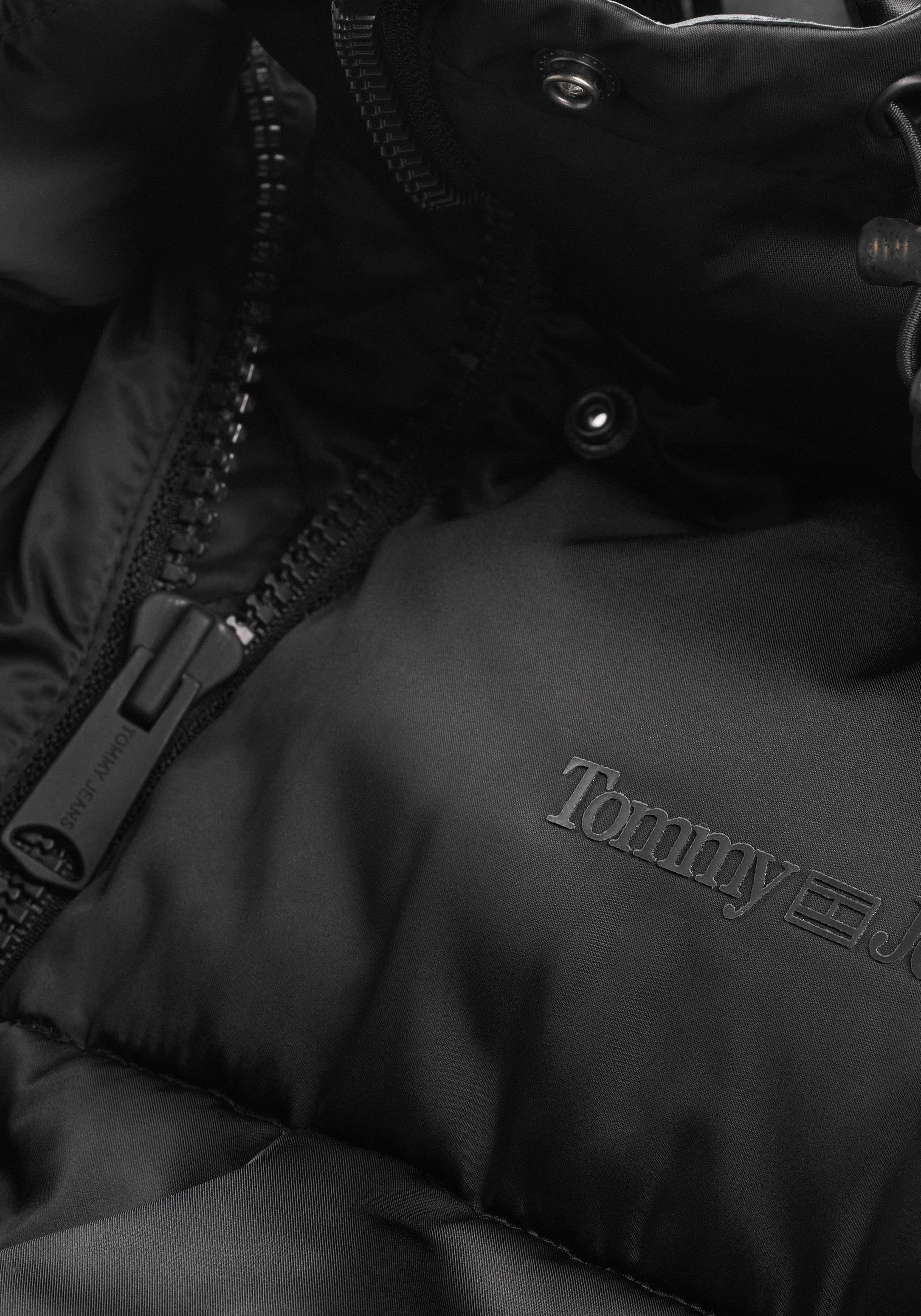 Tommy Jeans Steppjacke »TJW OVR SATIN PUFFER«, mit Kapuze, mit Tommy Jeans Markenlabel