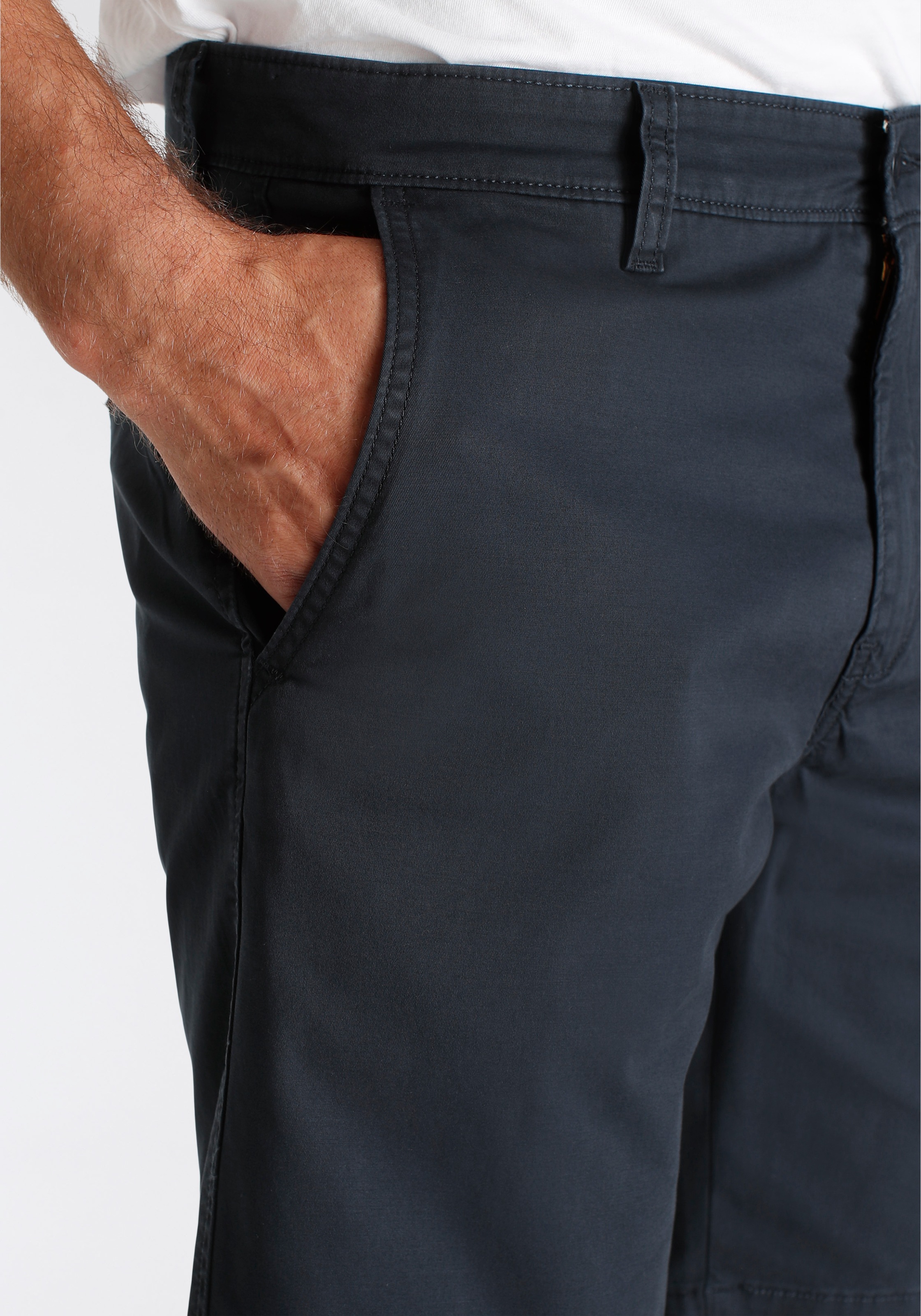 Levi's® Chinoshorts »XX CHINO SHORT II«, mit Logobadge