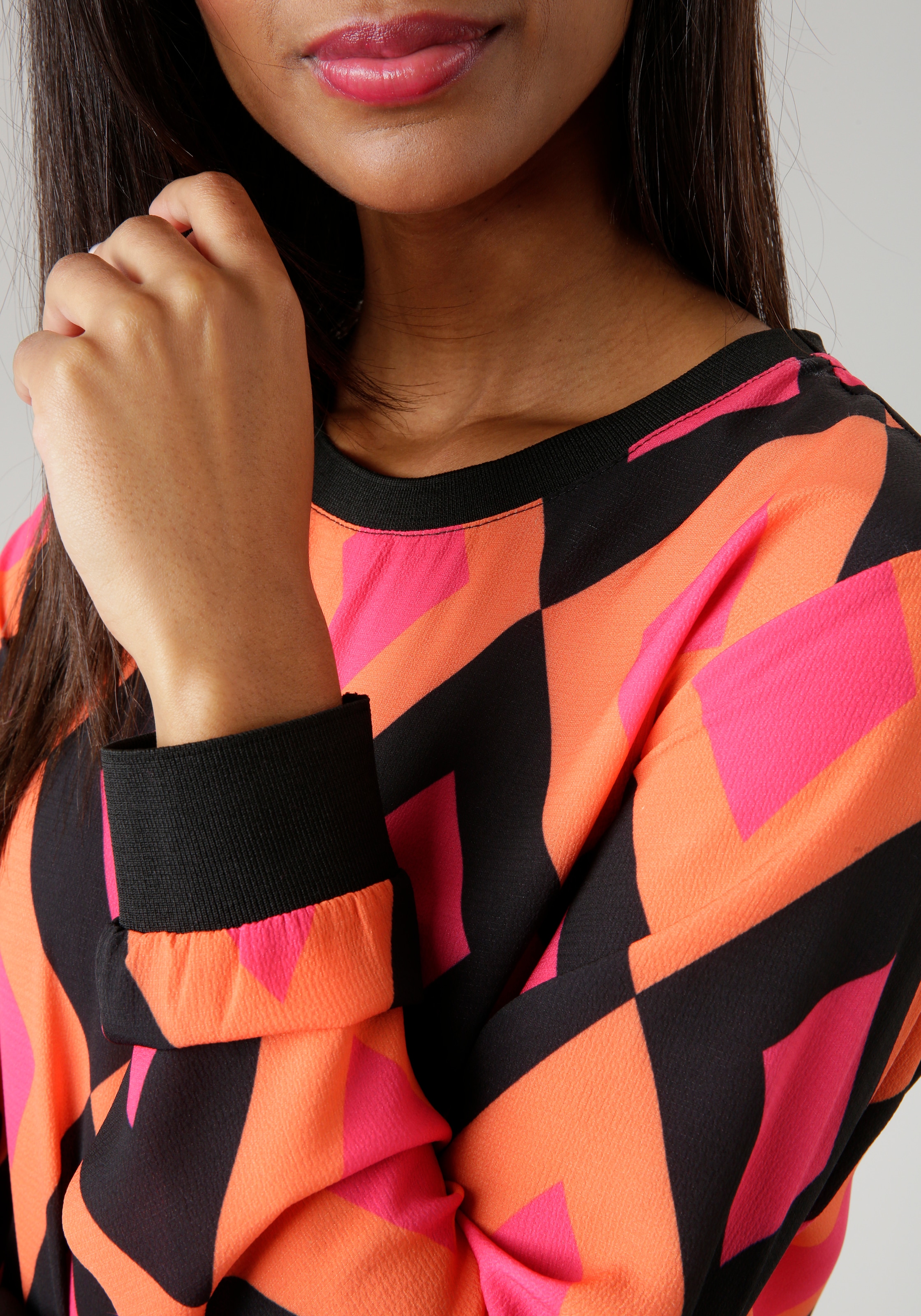 Aniston SELECTED Shirtbluse, mit unifarbenen Bündchen und Retro-Muster - NEUE  KOLLEKTION für kaufen | BAUR