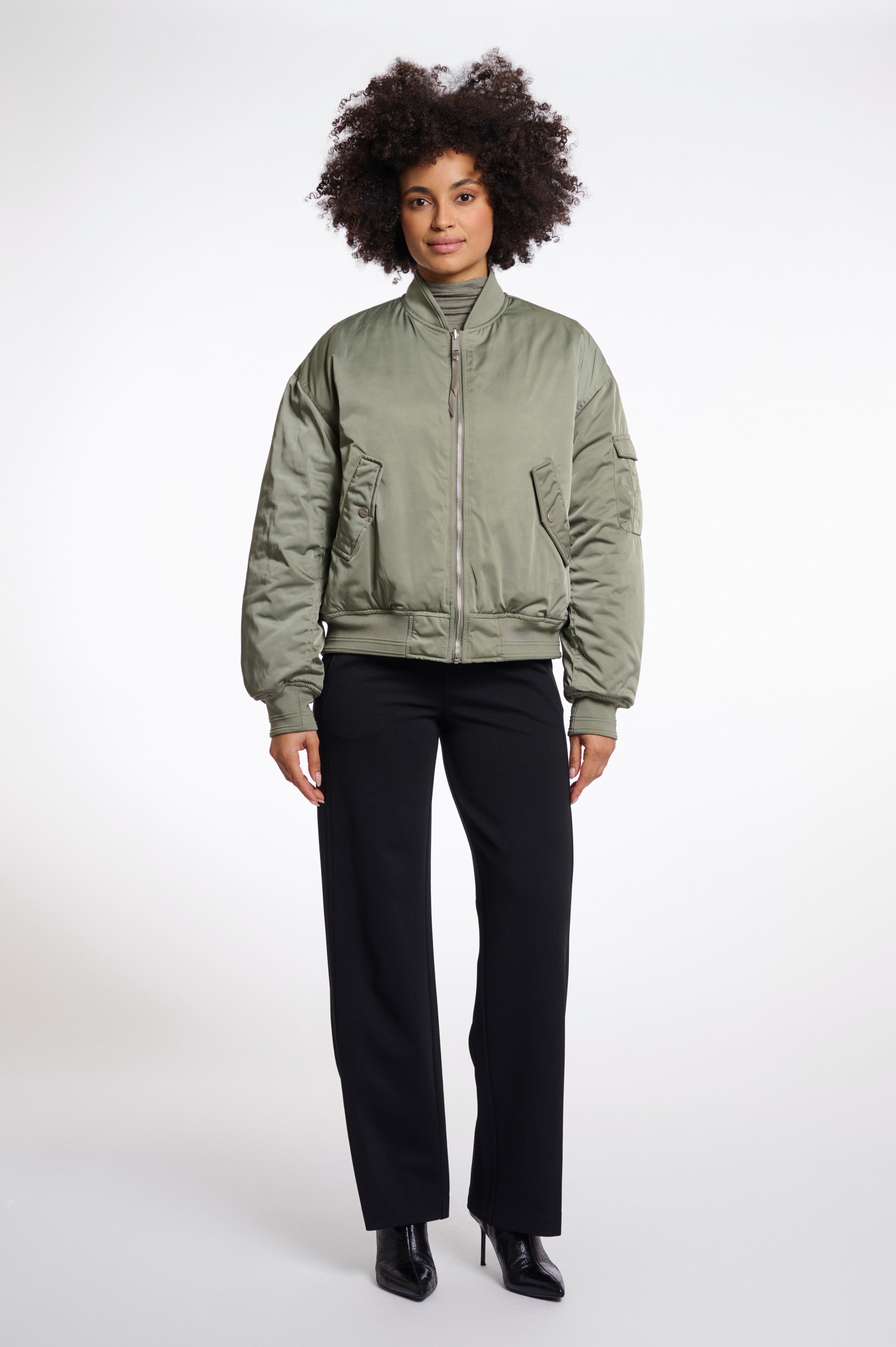 Thumbnail - Rino & Pelle Bomberjacke "DJENNA" ohne Kapuze mit Reißverschluss und Klapptaschen