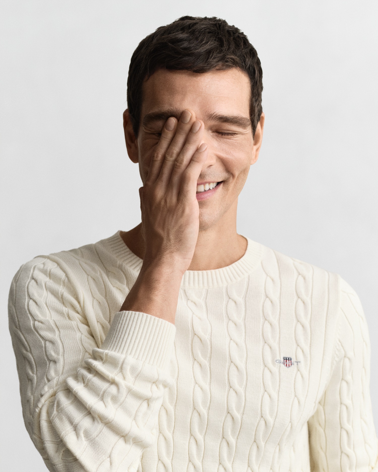 Gant Strickpullover »COTTON CABLE C-NECK« mit Wappen-Logostickerei auf der Brust