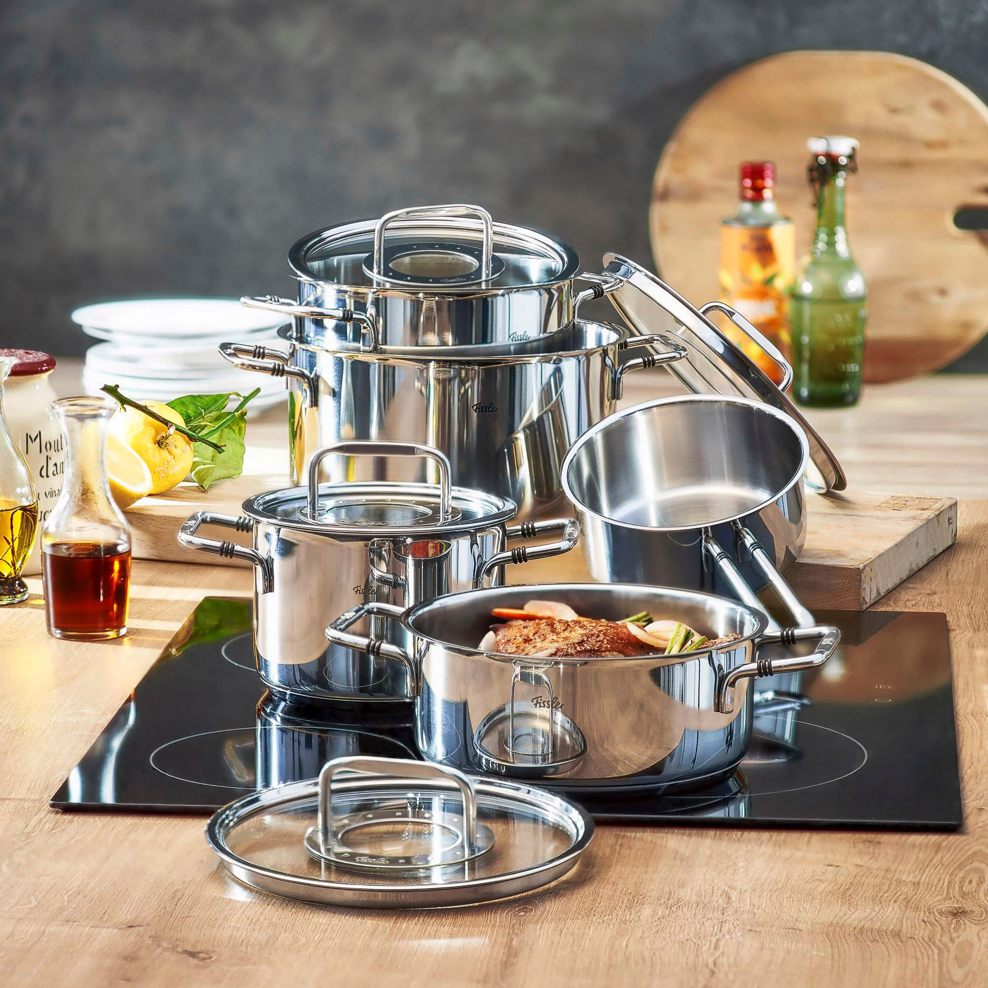 Fissler Topf-Set »Bonn Topf-Set 5-tlg.«, Edelstahl 18/10, (Set, 9 tlg.),  Induktionsgeeignet, inklusive Schüttrand, Mess-Skala,Made in Germany  bestellen | BAUR