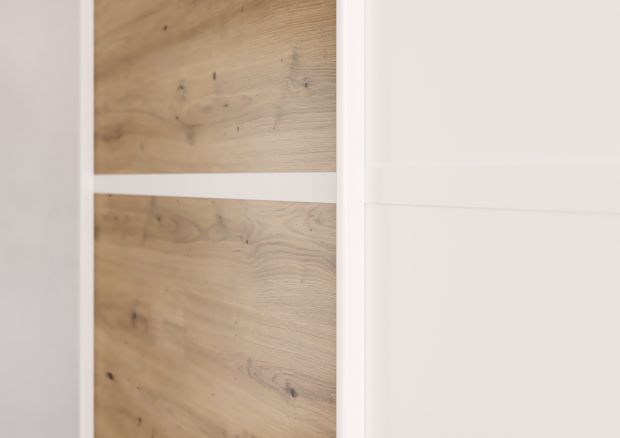rauch Kleiderschrank »Schwebetürenschrank Garderobe Schrank TOP ANGEBOT Avola«, (in 3 verschiedenen Ausstattungen BASIC/CLASSIC/PREMIUM inkl. Spiegel), mit eleganten Zierleisten in Chrom, Schwarz oder Weiß MADE IN GERMANY