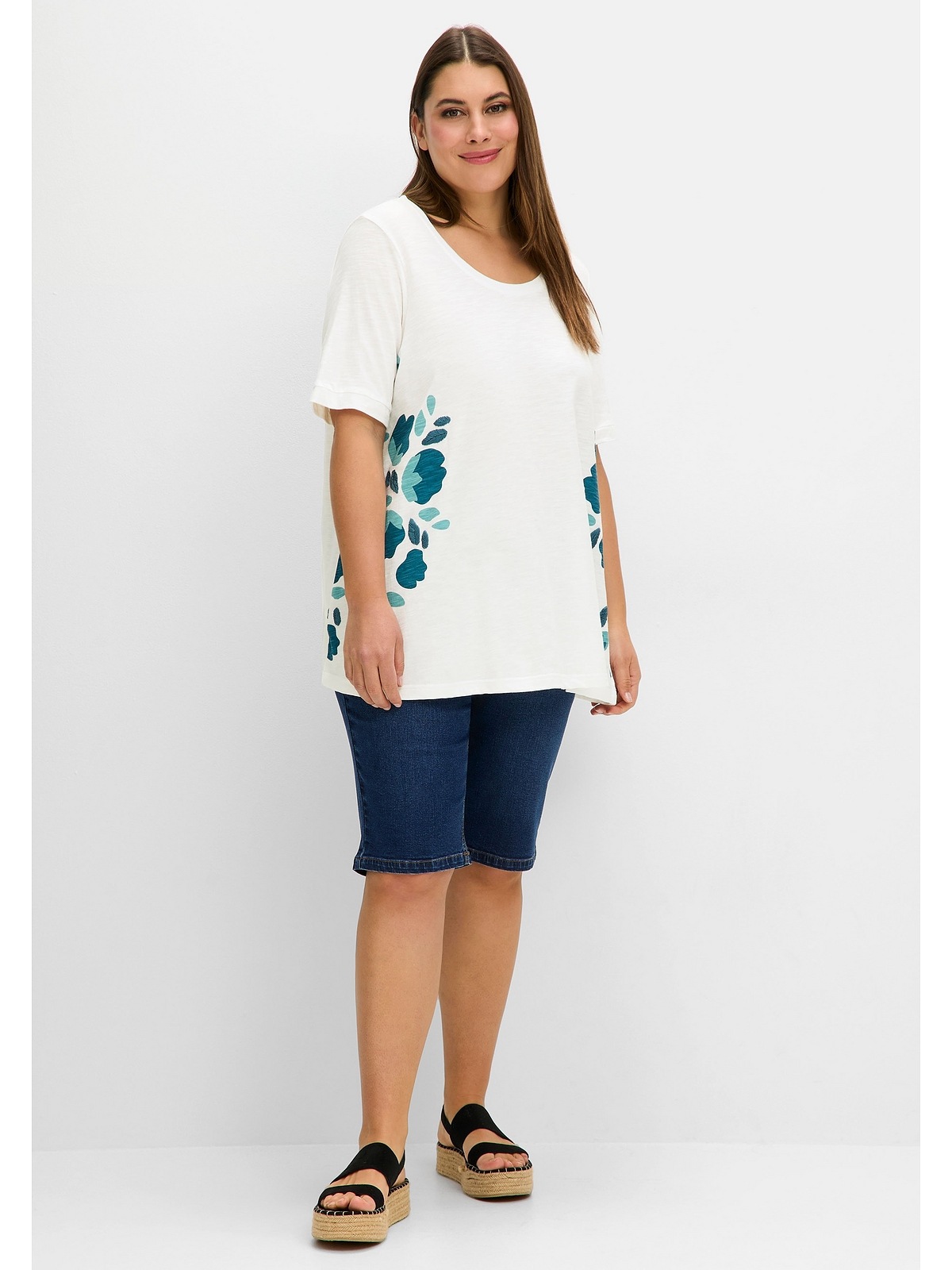 Sheego T-Shirt »Große Größen«, mit Floral-Druck und Stickerei