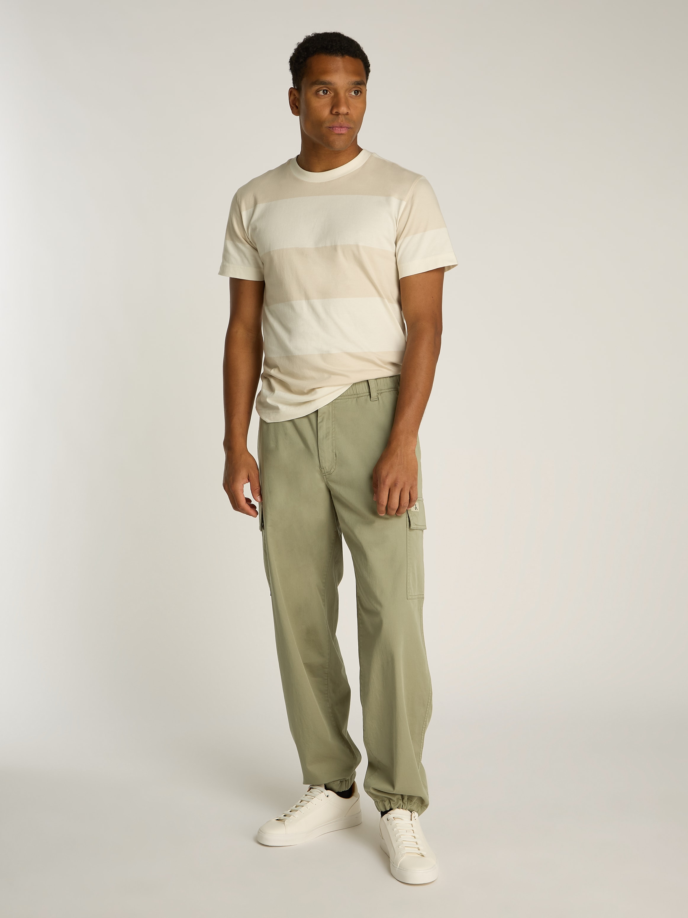 Calvin Klein Jeans Cargohose »REGULAR STRAIGHT CARGO«  mit Logoprägung