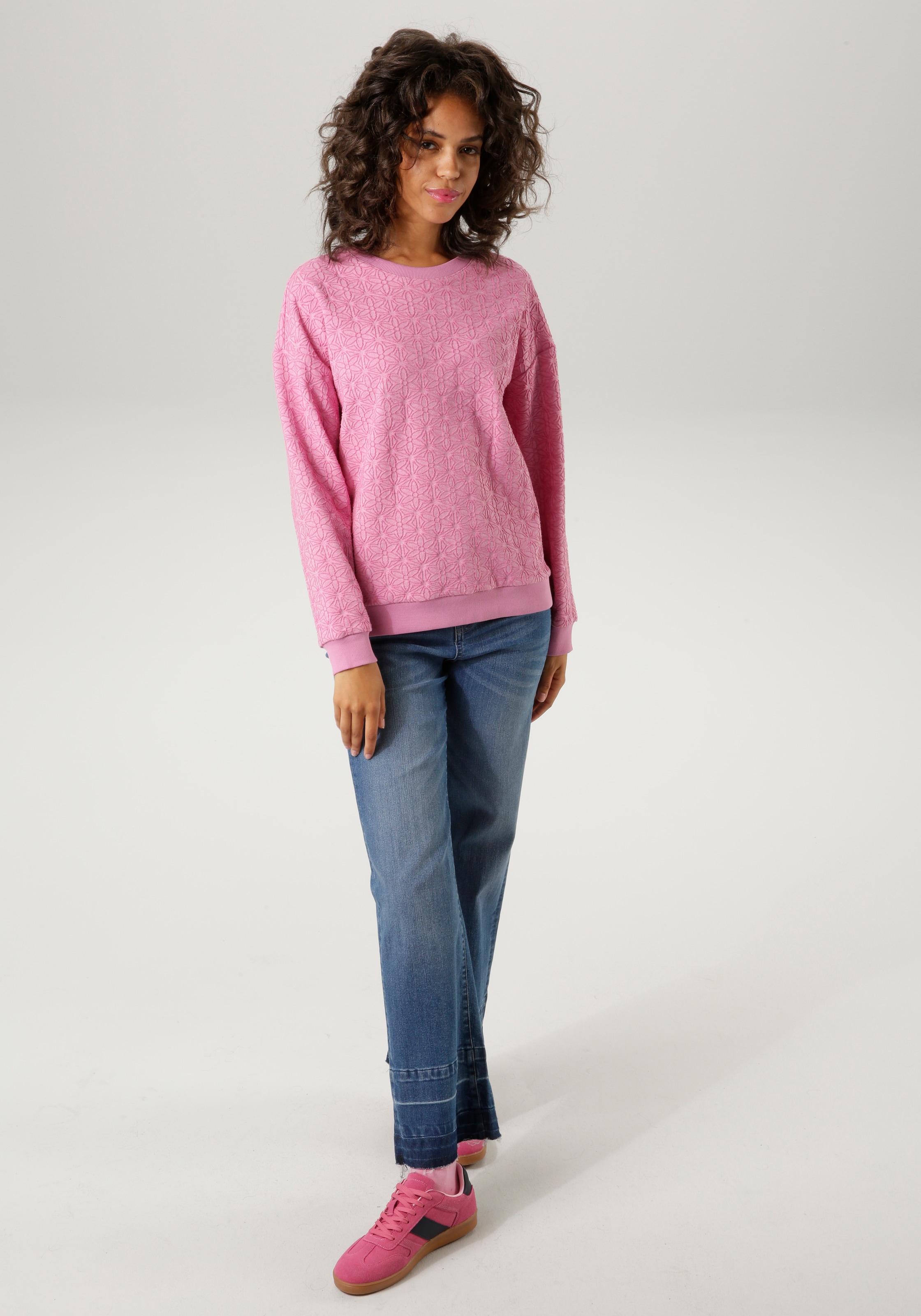 Aniston CASUAL Sweatshirt, mit kunstvollem Jacquard-Blumen-Muster - NEUE KOLLEKTION