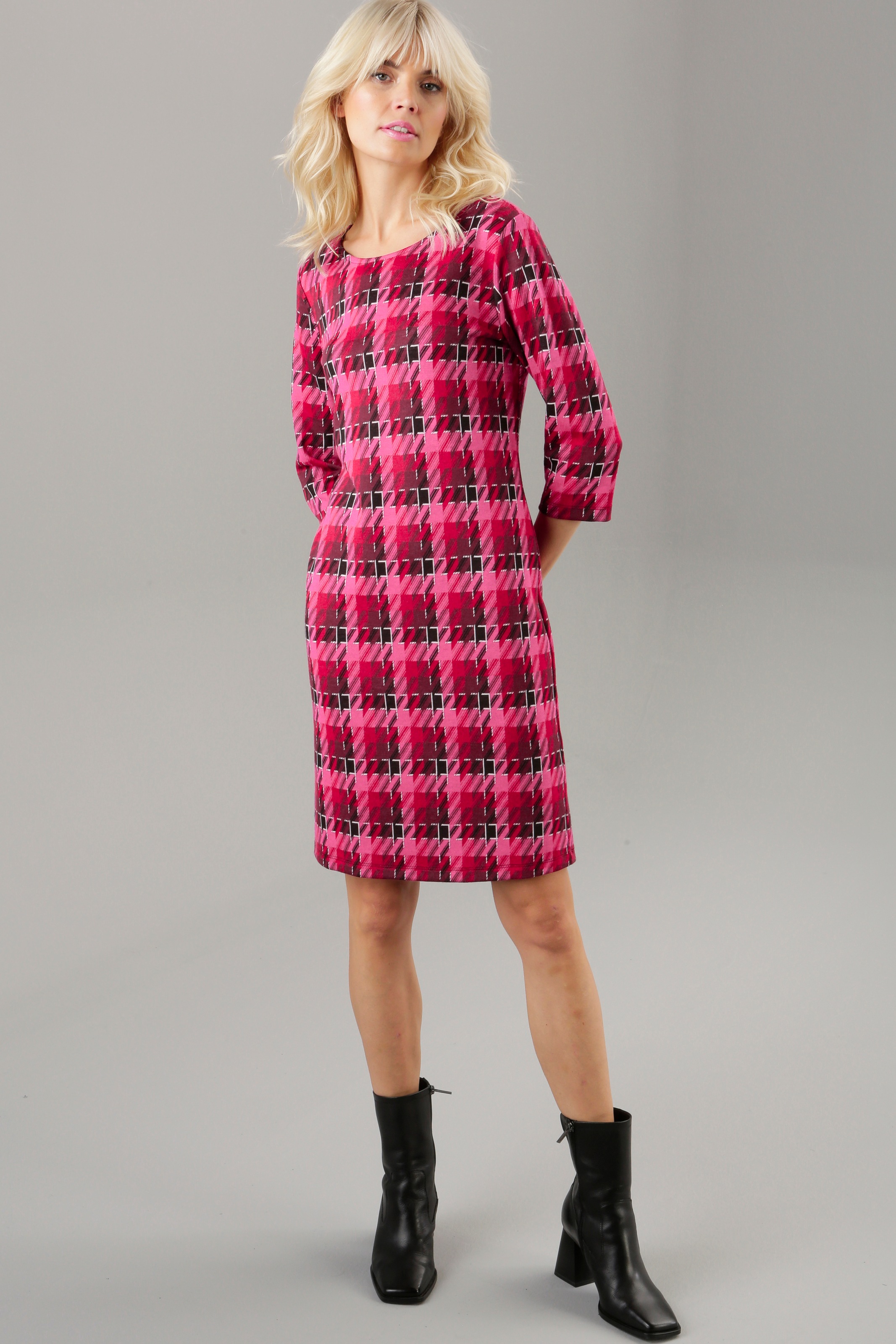 Allover-Muster trendy für Aniston NEUE Knallfarben KOLLEKTION mit BAUR Jerseykleid, SELECTED - | bestellen in
