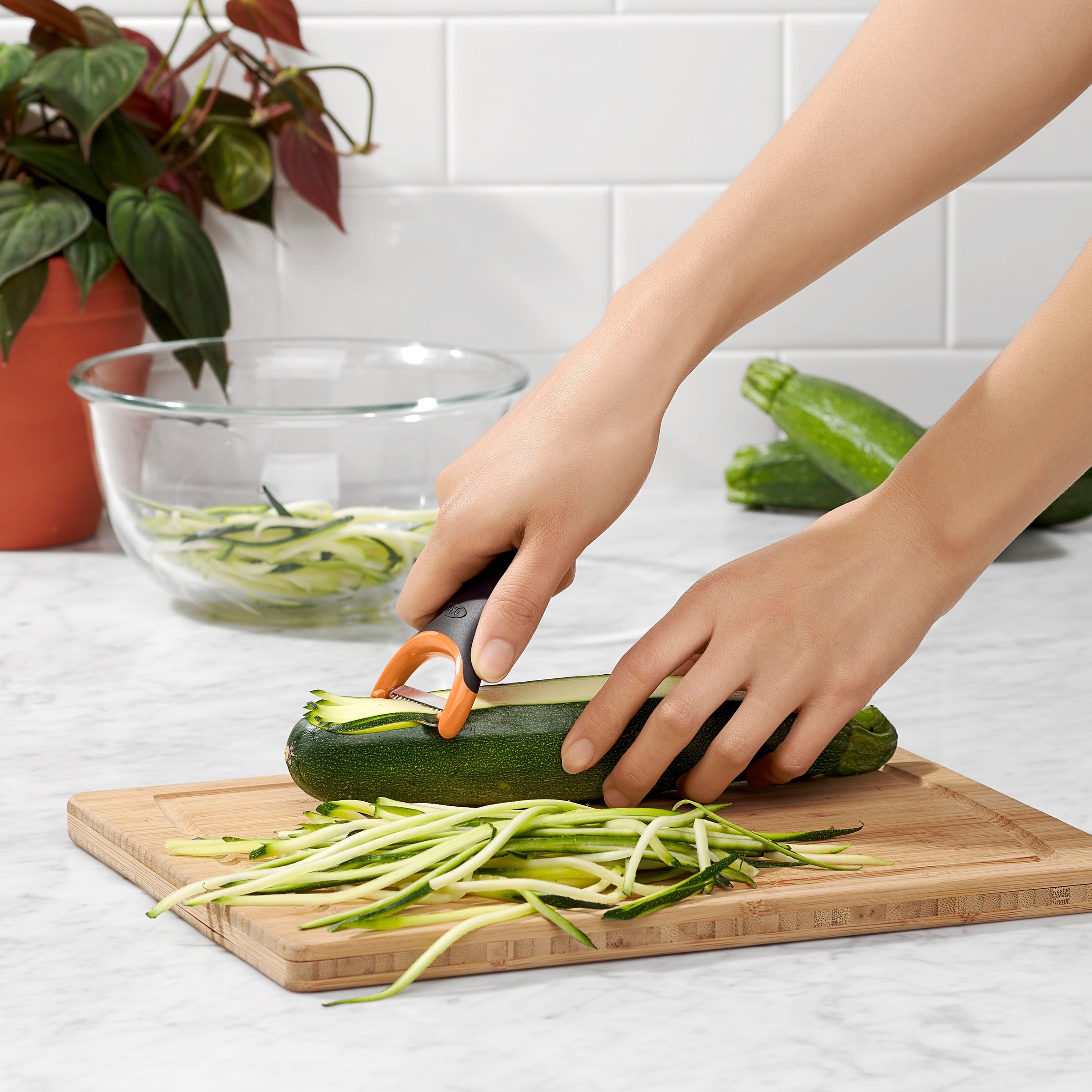 OXO Good Grips Julienneschneider "Schäler / Peeler" mit Julienne-Funktion günstig online kaufen