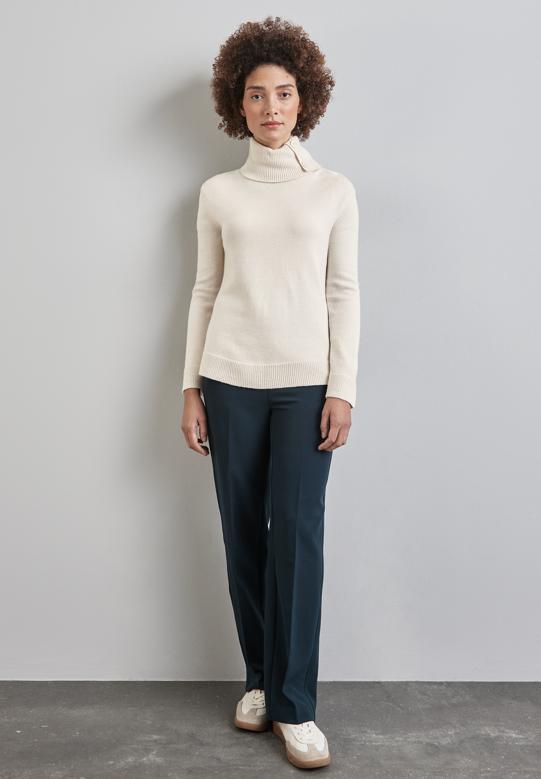 STREET ONE Rollkragenpullover, mit Knopf Details