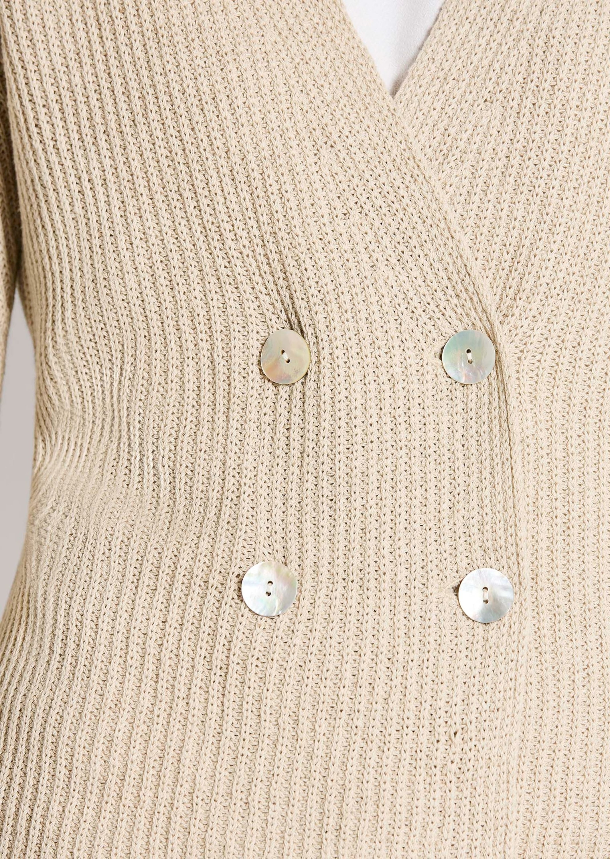 MADELEINE Strickjacke »Strickblazer Edle Strickjacke als Doppelreiher, V-Ausschnitt« Perlmuttknöpfe