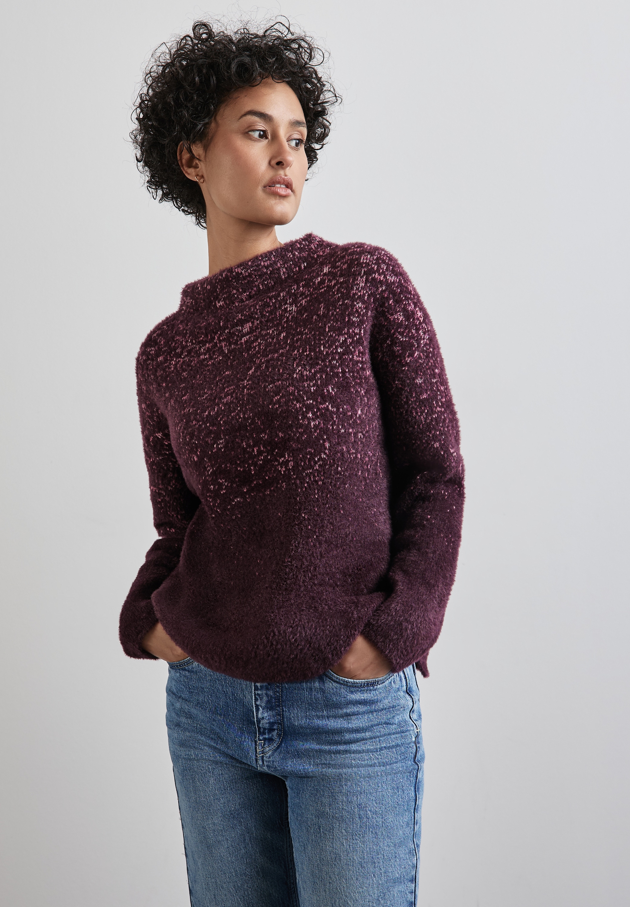 Strickpullover, mit Seitlichen Einschlitzen am Saum